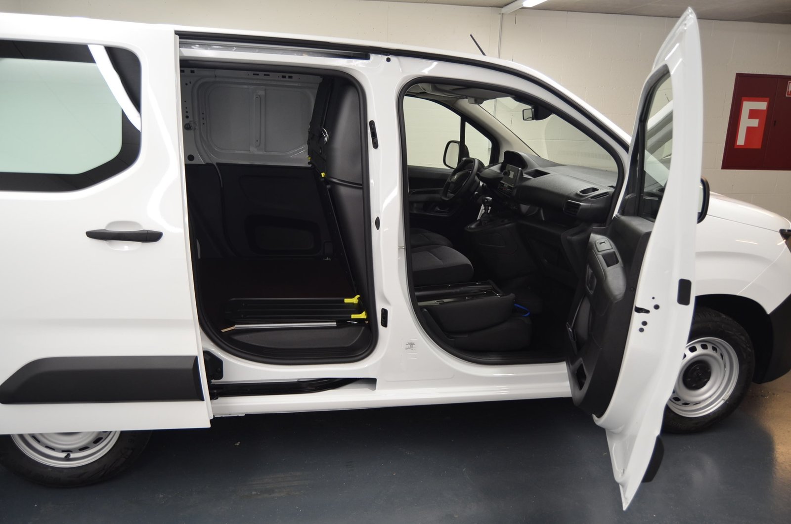 PEUGEOT Partner 1.5 HDi Premium, Diesel, Occasion / Utilisé, Manuelle - 4