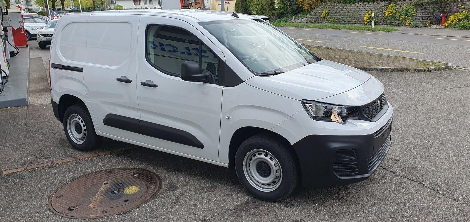 PEUGEOT Partner stnd. Premium 650kg Helvetia, Petrol, New car, Manual - 4