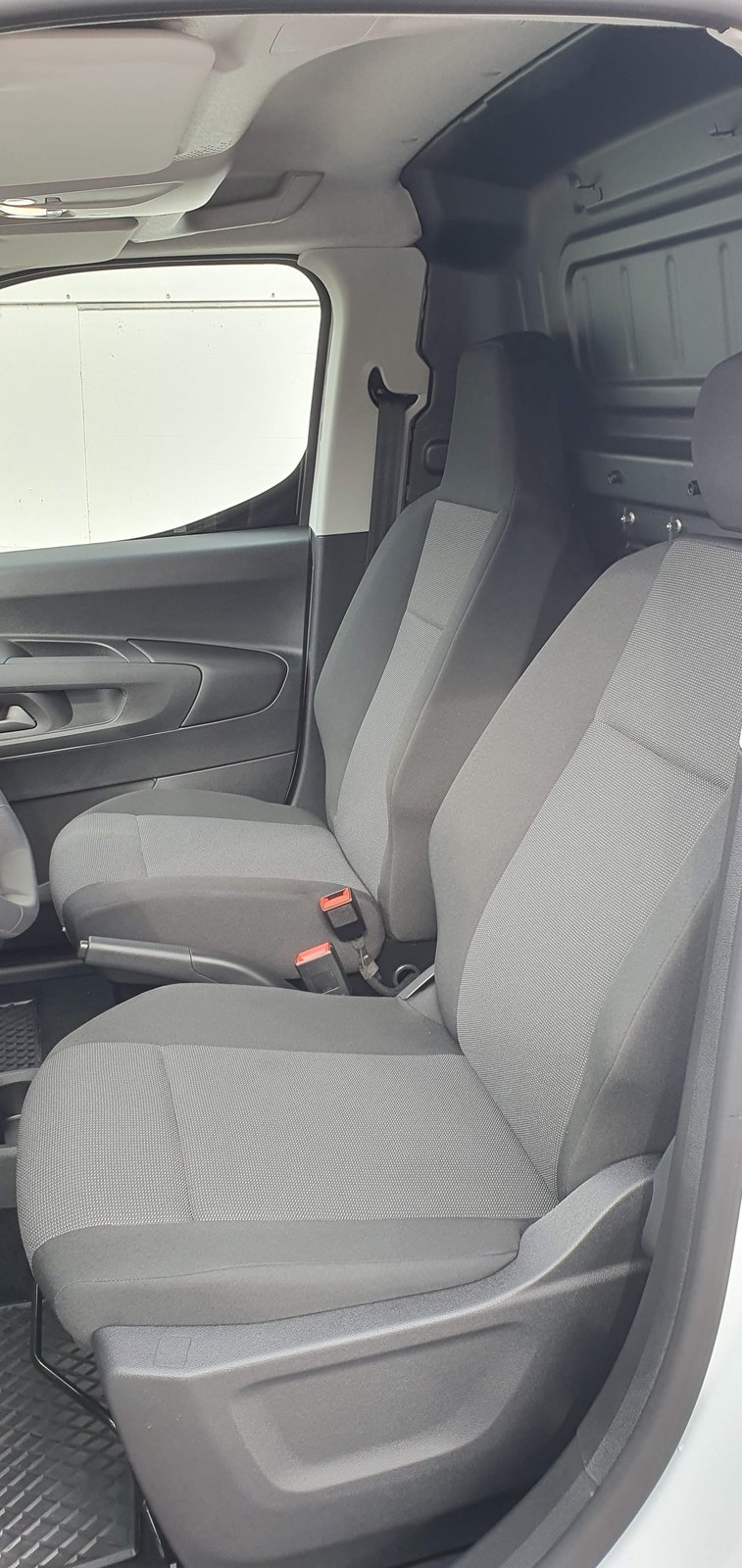 PEUGEOT Partner stnd. Premium 650kg Helvetia, Petrol, New car, Manual - 6