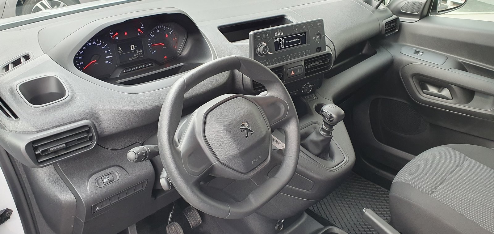 PEUGEOT Partner stnd. Premium 650kg Helvetia, Petrol, New car, Manual - 7