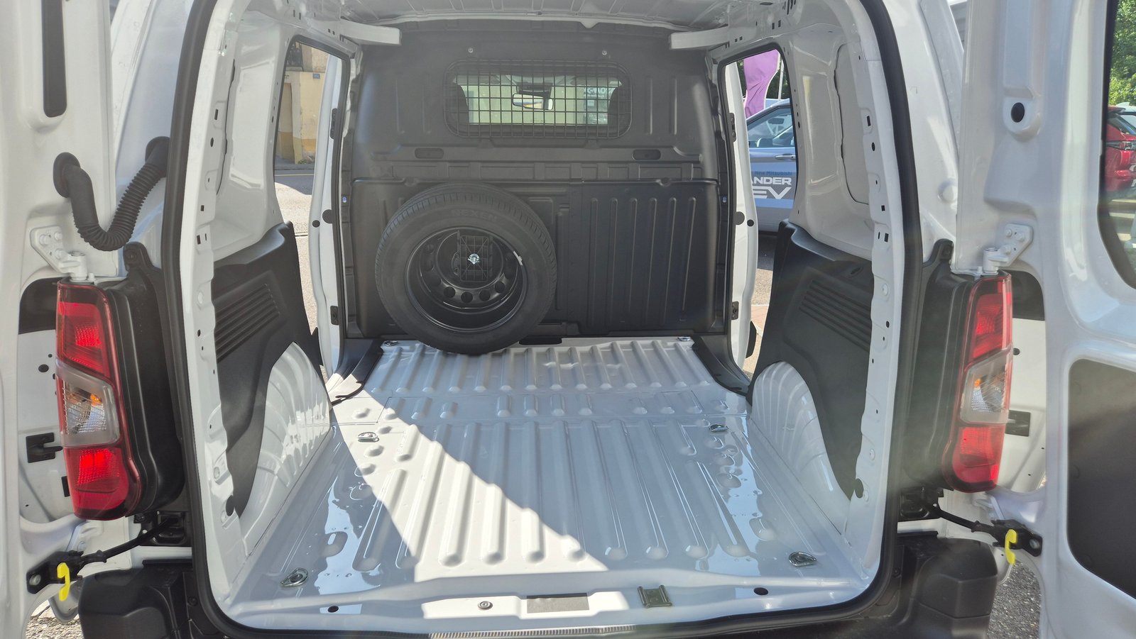 PEUGEOT Partner 1.5 HDi St. 1000kg 4x4 Helvetia, Diesel, Voiture nouvelle, Automatique - 6