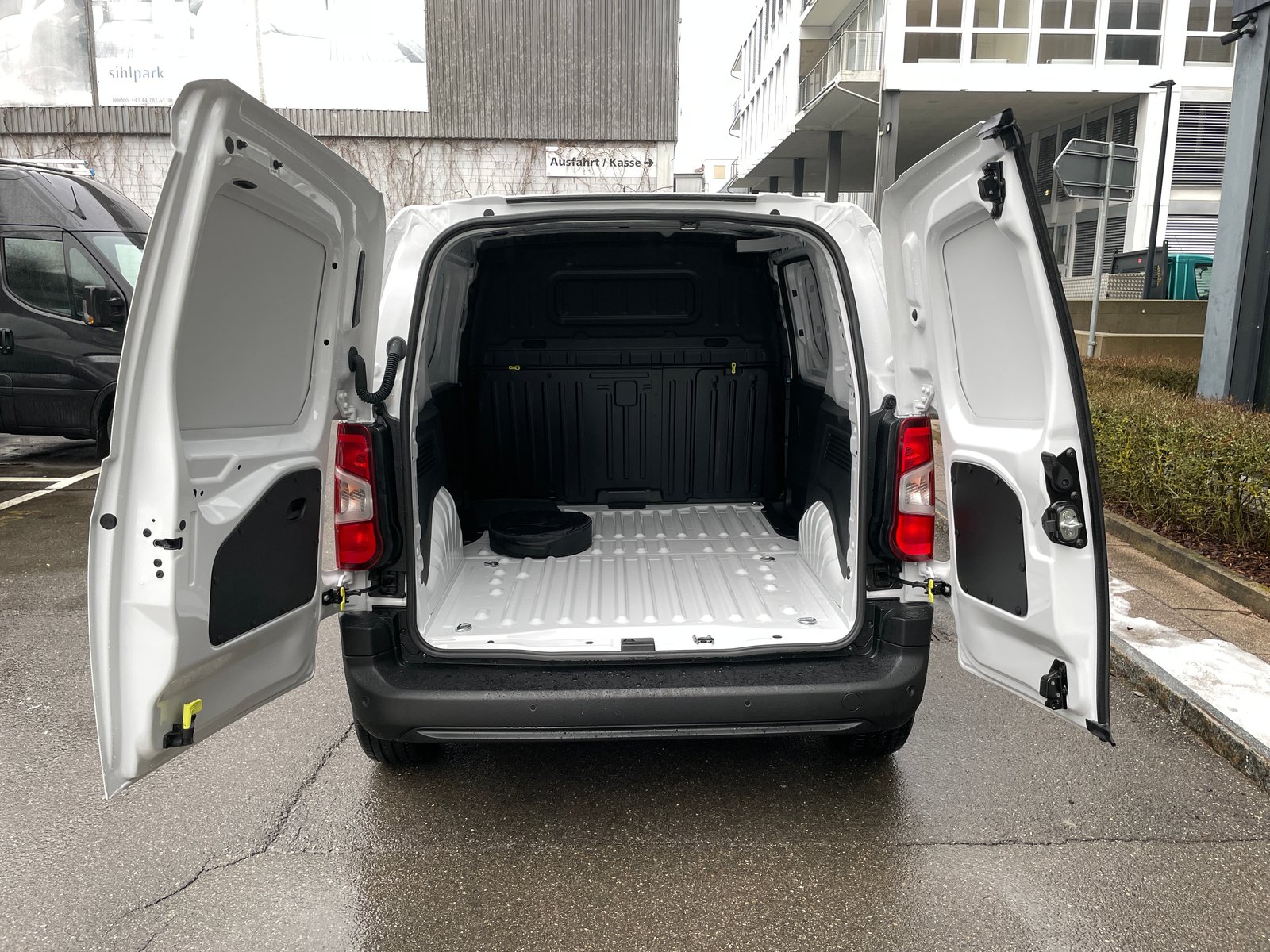 PEUGEOT e-Partner 50kWh Standard mit Rückfahrkamera, Elektro, Neuwagen, Automatik - 7
