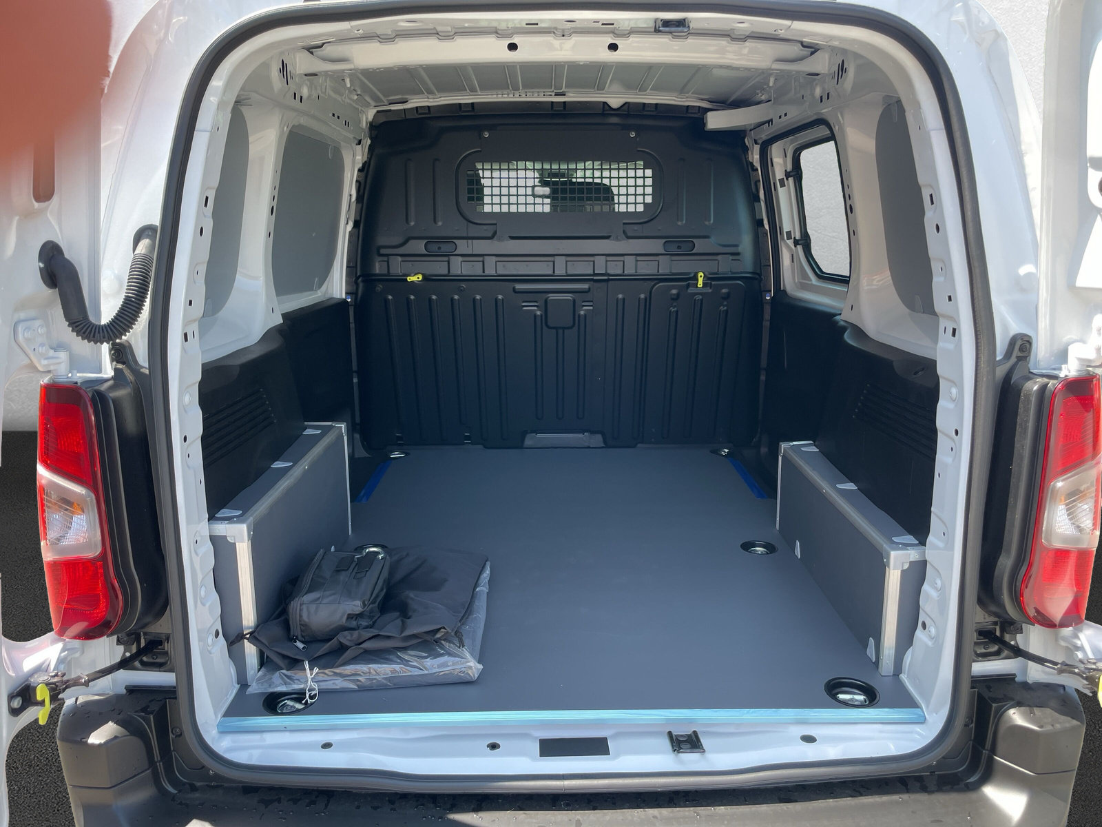 PEUGEOT e-Partner Kaw. 800 Standard 50 Netto Netto, Elektro, Neuwagen, Automatik - 6
