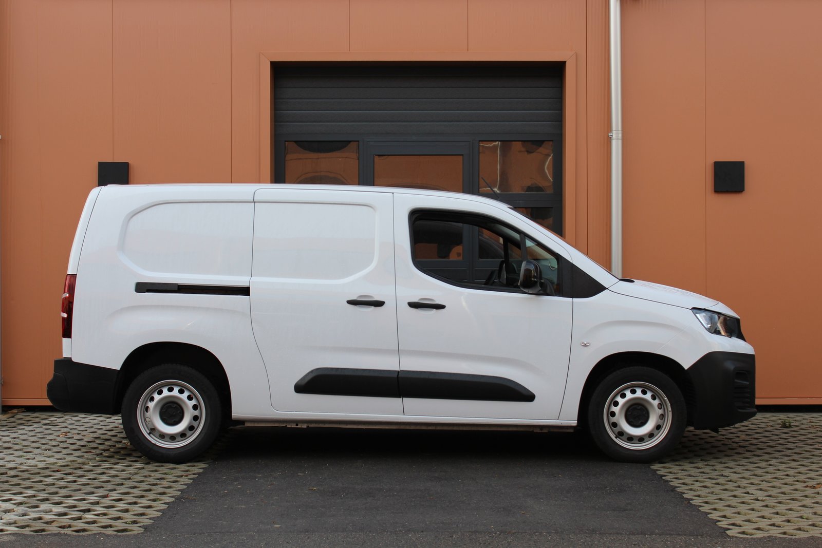 PEUGEOT Partner 1.5 Blue HDi s/s Premium Long 1000kg - "3 Places/Cam, Diesel, Second hand / Used, Manual - 4