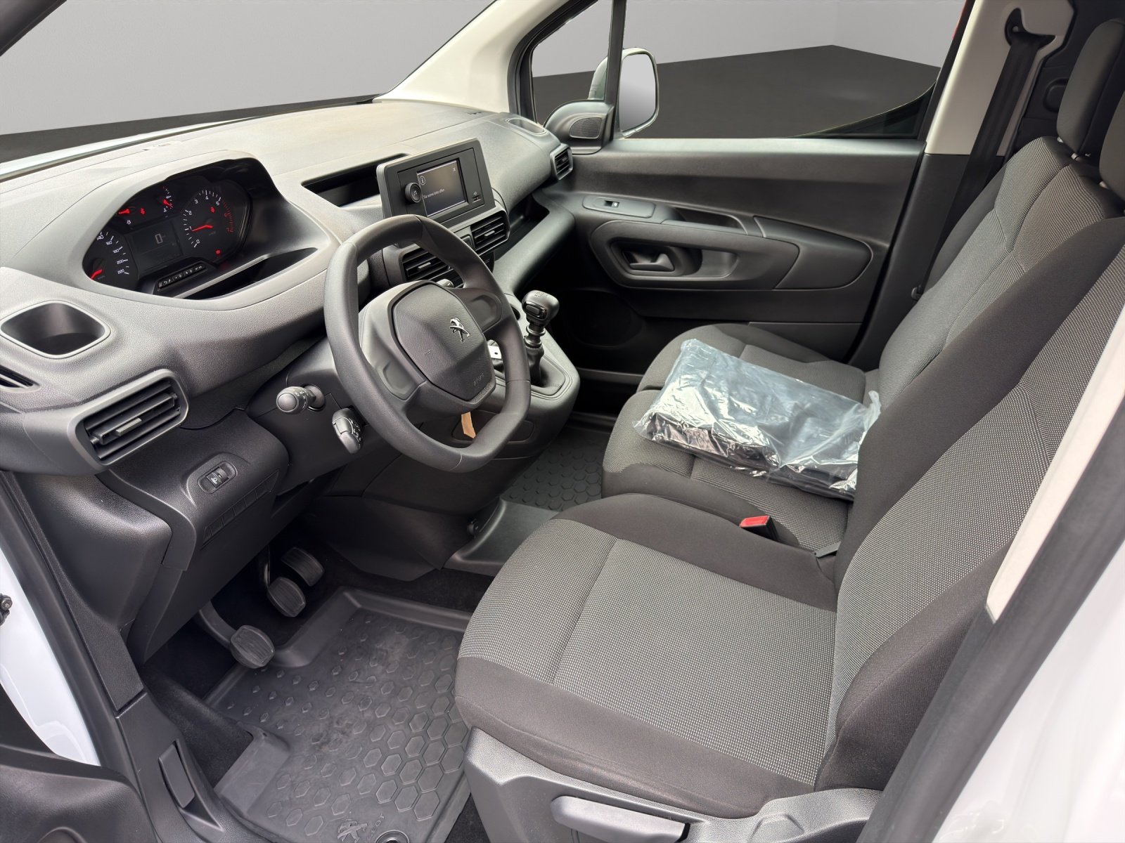 PEUGEOT Partner Kaw. 650 Standard 1.2, Essence, Occasion / Utilisé, Manuelle - 4