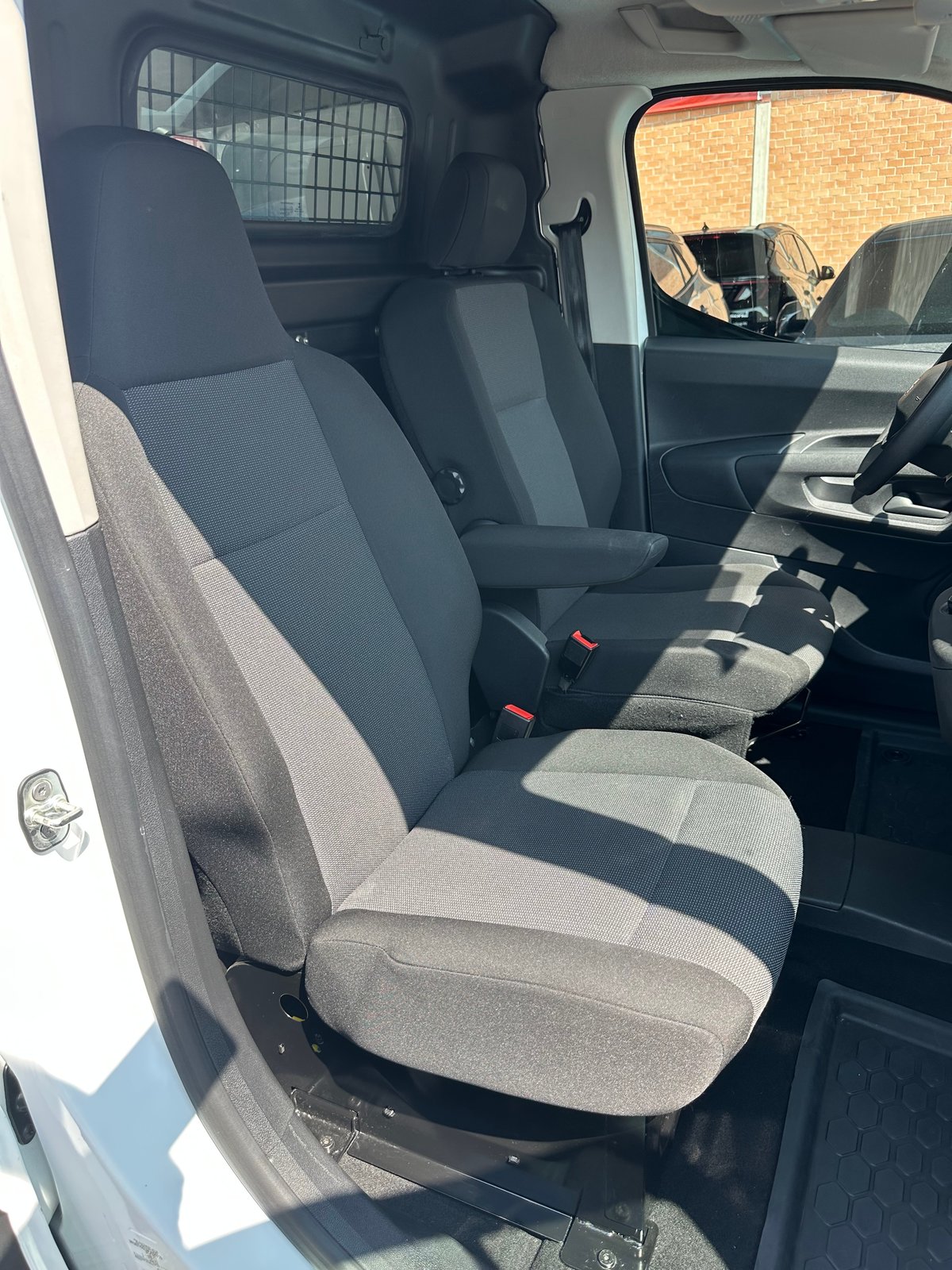 PEUGEOT Partner 1.5 Blue HDi s/s Asphalt Long EAT8 1000kg, Diesel, Occasion / Utilisé, Automatique - 7