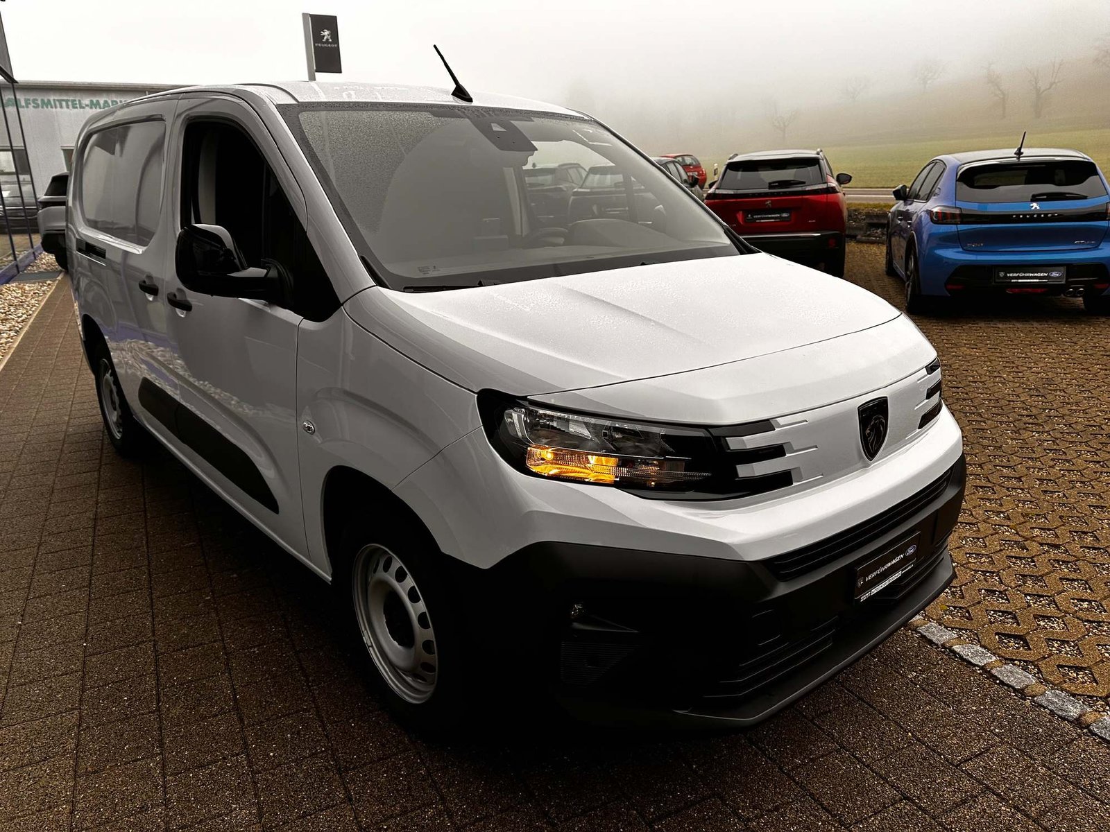 PEUGEOT Partner Kaw. 1000 Long 1.5 BlueHDI 100 S/S, Diesel, Ex-demonstrator, Manual - 3