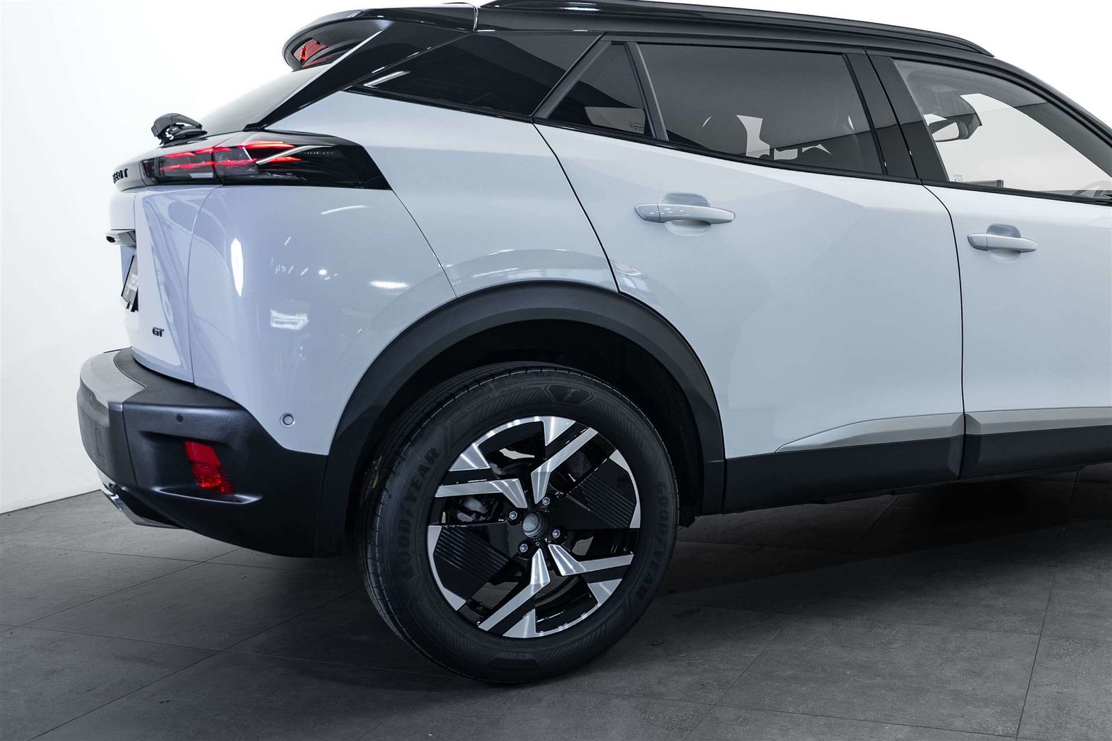 PEUGEOT Peugeot 2008 1.2 PureTech GT Automat, Hybride Léger Essence/Électricité, Occasion / Utilisé, Automatique - 4