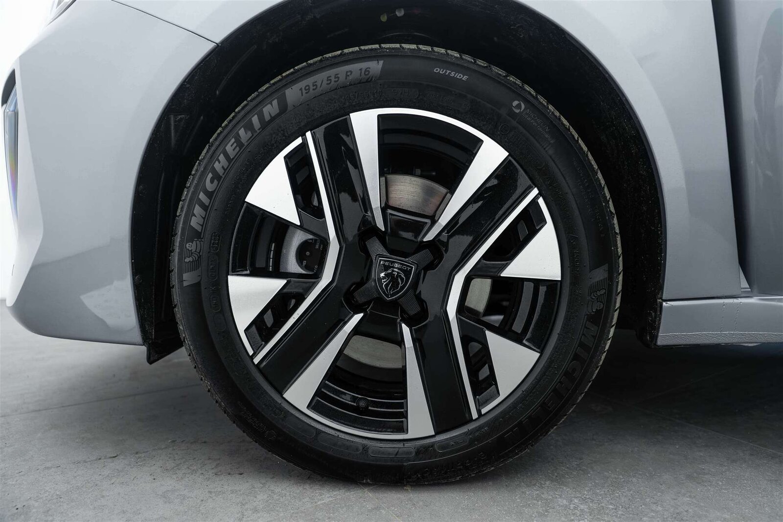 PEUGEOT PEUGEOT 208 1.2 MHEV 110 Allure Automat, Mild-Hybrid Benzin/Elektro, Neuwagen, Automatik - 6