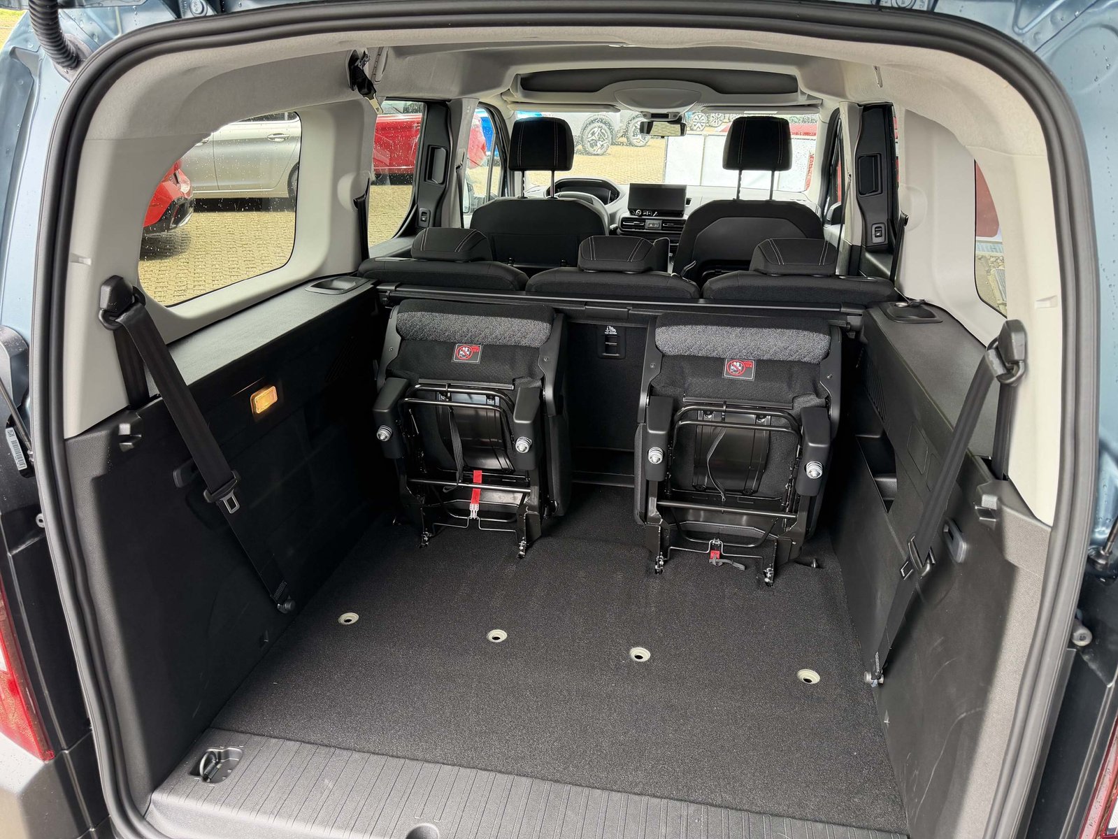 PEUGEOT Rifter Long 1.5 HDi 7-Plätzer Family Edition, Diesel, New car, Automatic - 7