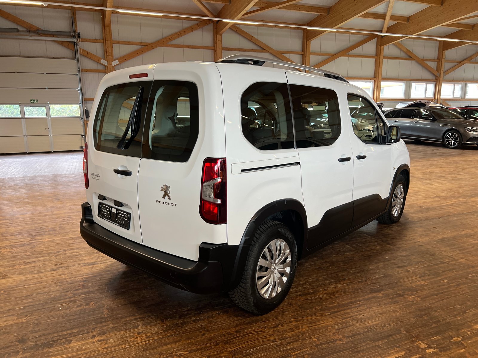 PEUGEOT Rifter 1.2 PureTech Allure, Petrol, Second hand / Used, Manual - 5