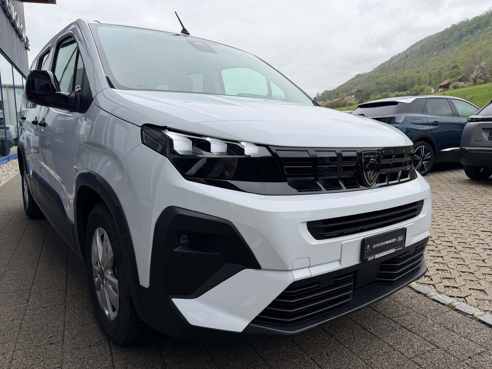 PEUGEOT Rifter Long 1.5 BlueHDi 130 Allure, Diesel, Ex-demonstrator, Automatic - 3