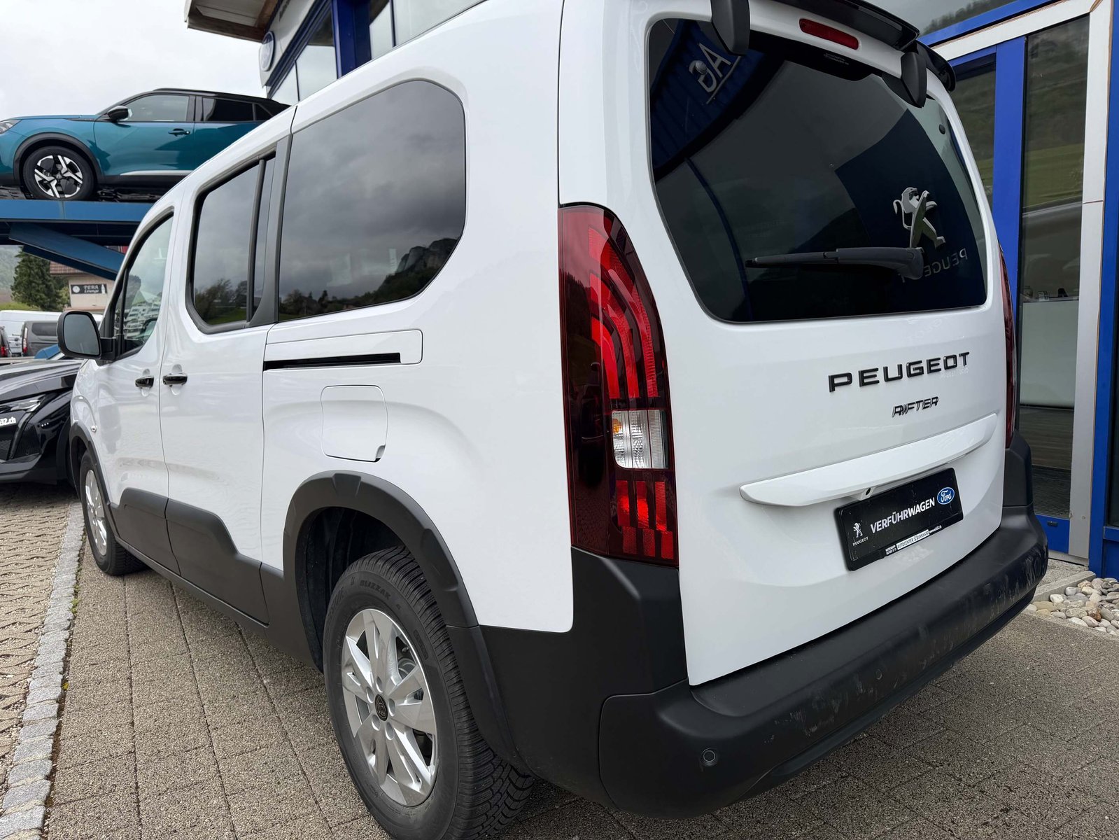 PEUGEOT Rifter Long 1.5 BlueHDi 130 Allure, Diesel, Ex-demonstrator, Automatic - 4