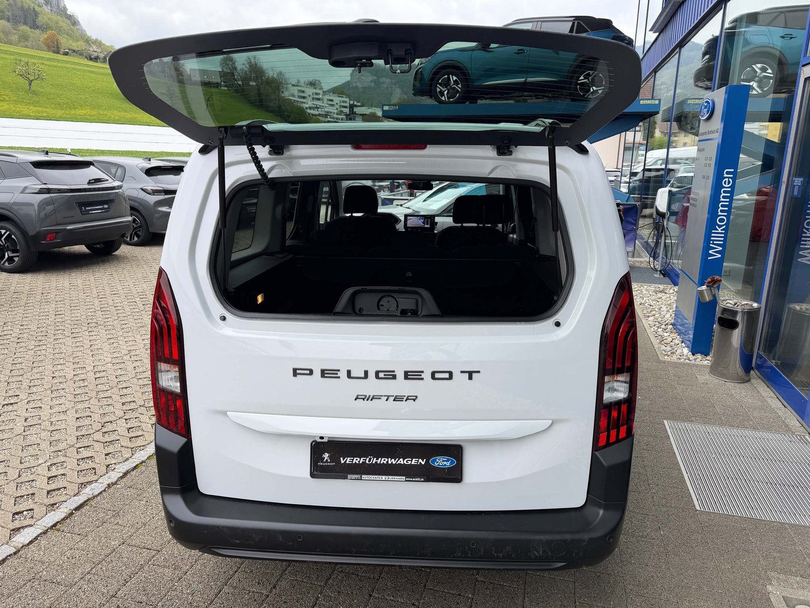 PEUGEOT Rifter Long 1.5 BlueHDi 130 Allure, Diesel, Ex-demonstrator, Automatic - 5