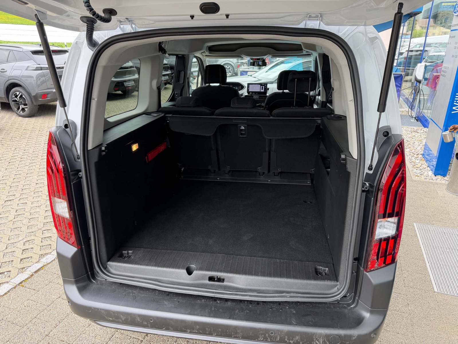 PEUGEOT Rifter Long 1.5 BlueHDi 130 Allure, Diesel, Ex-demonstrator, Automatic - 6