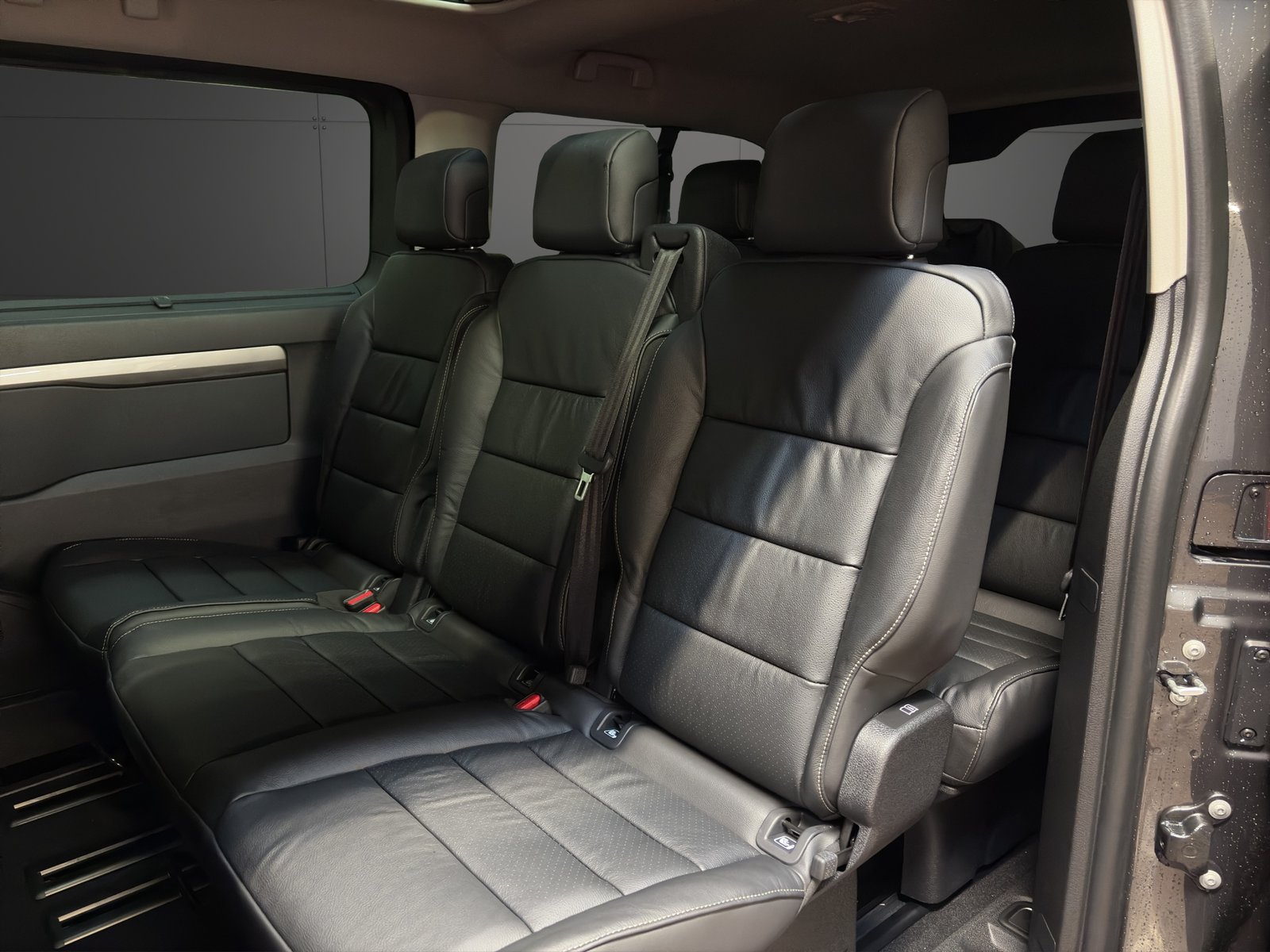 PEUGEOT Traveller Business VIP Long, Diesel, Voiture nouvelle, Automatique - 6