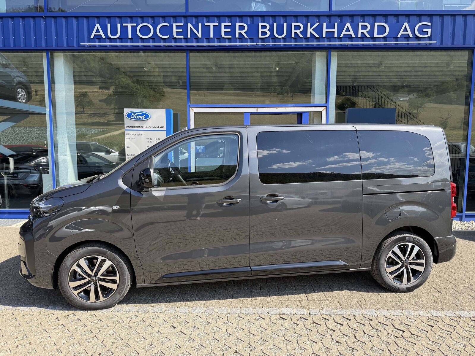 PEUGEOT Traveller Standard 2.2 BlueHDi 180  Family Edition S/S