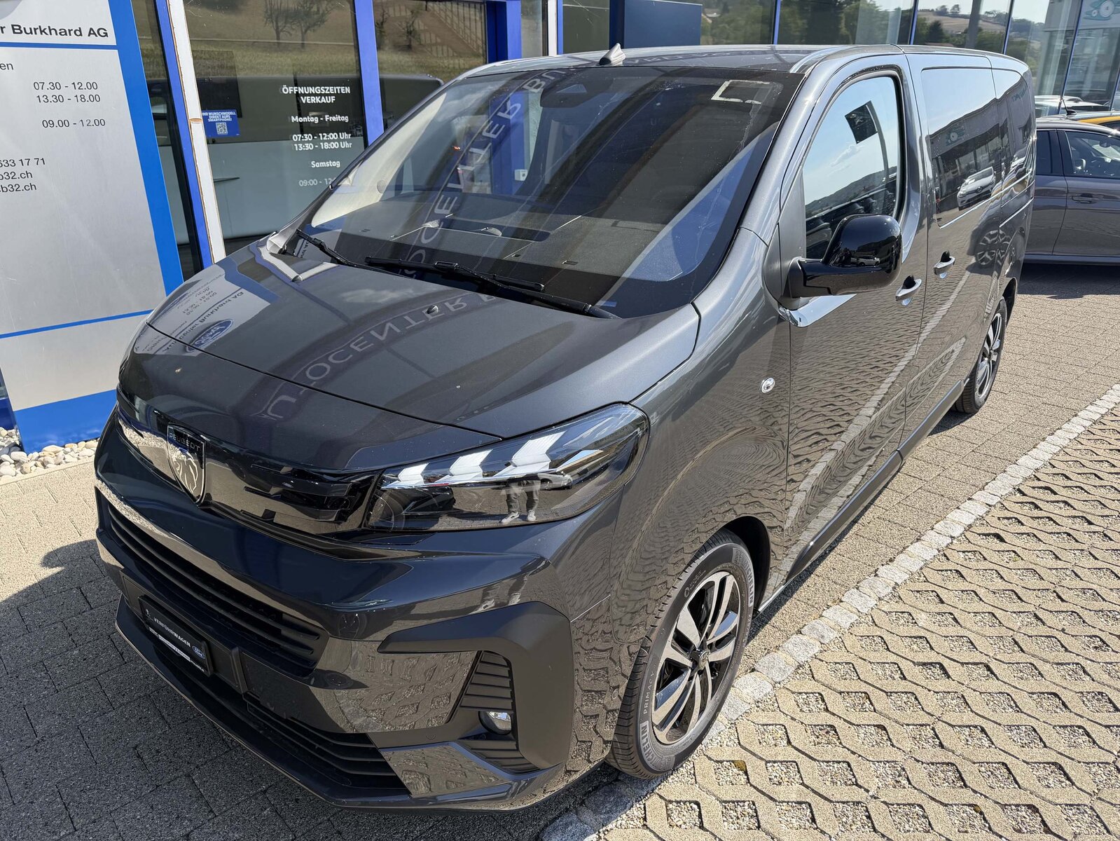 PEUGEOT Traveller Standard 2.2 BlueHDi 180  Family Edition S/S, Diesel, New car, Automatic - 2