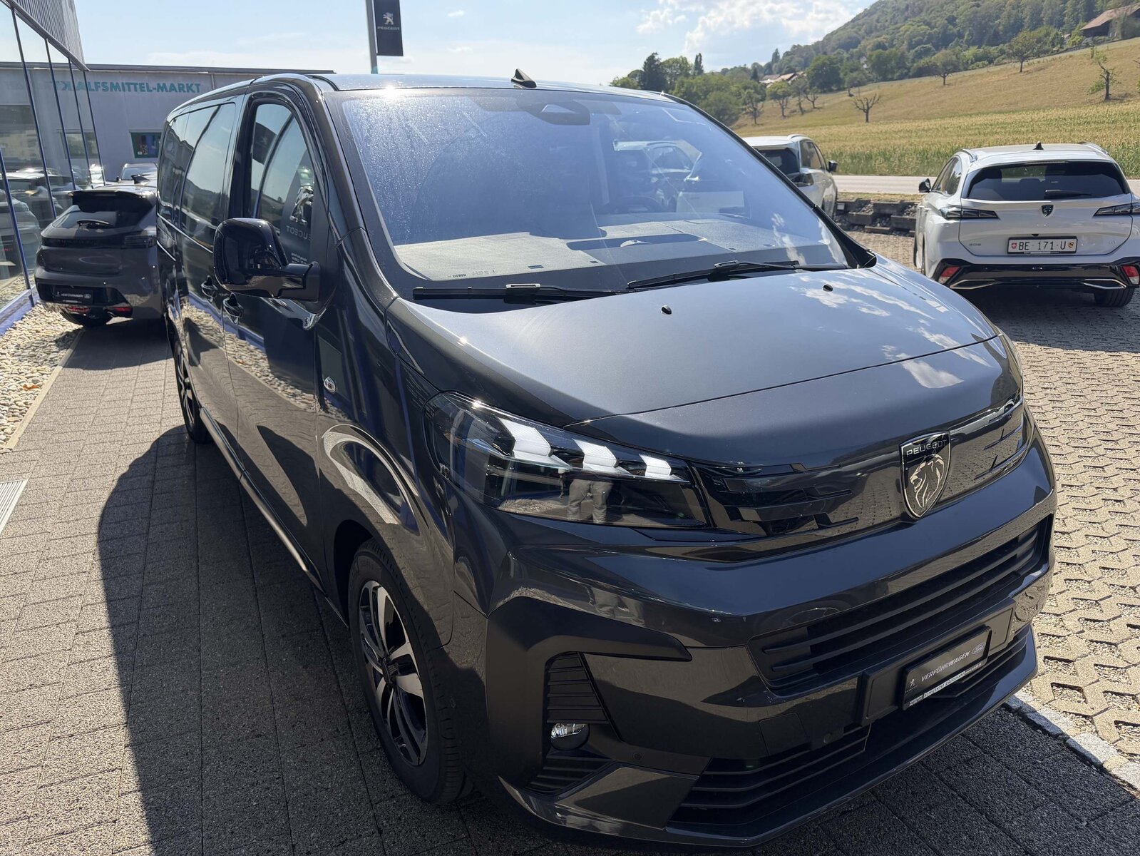 PEUGEOT Traveller Standard 2.2 BlueHDi 180  Family Edition S/S, Diesel, New car, Automatic - 3