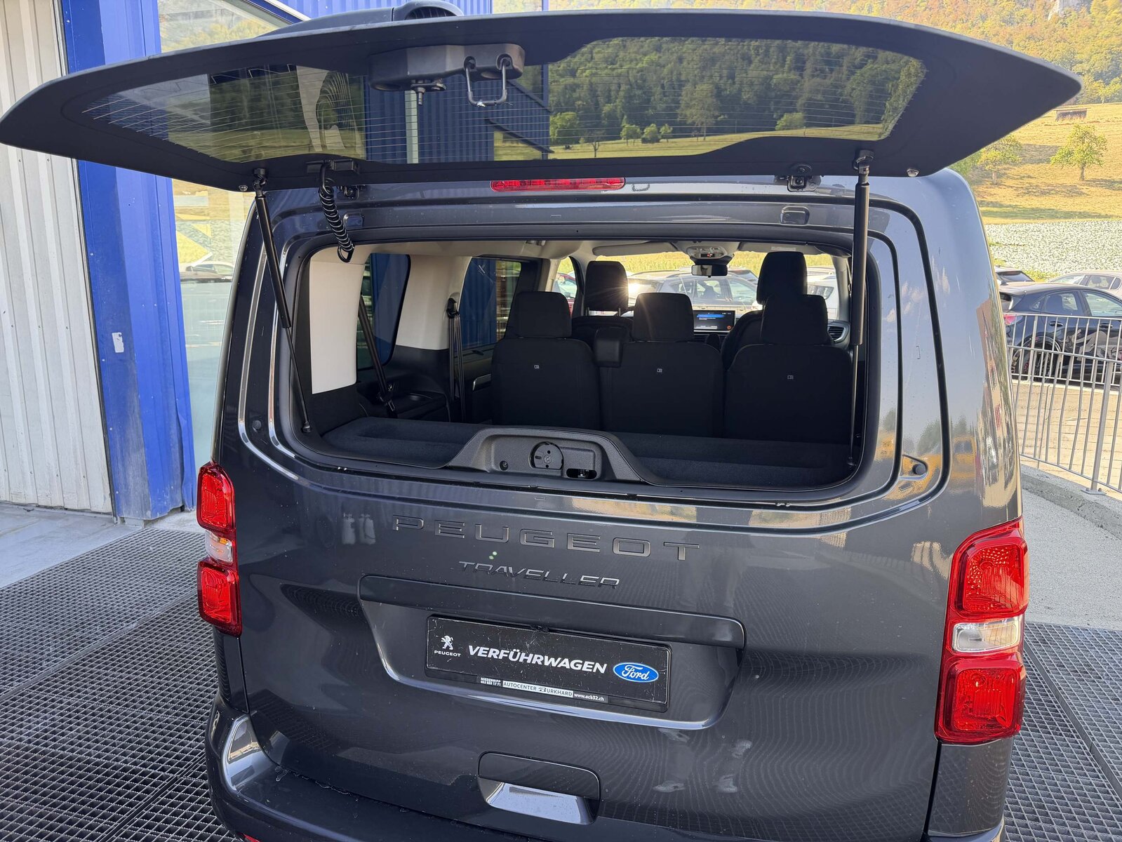 PEUGEOT Traveller Standard 2.2 BlueHDi 180  Family Edition S/S, Diesel, New car, Automatic - 6