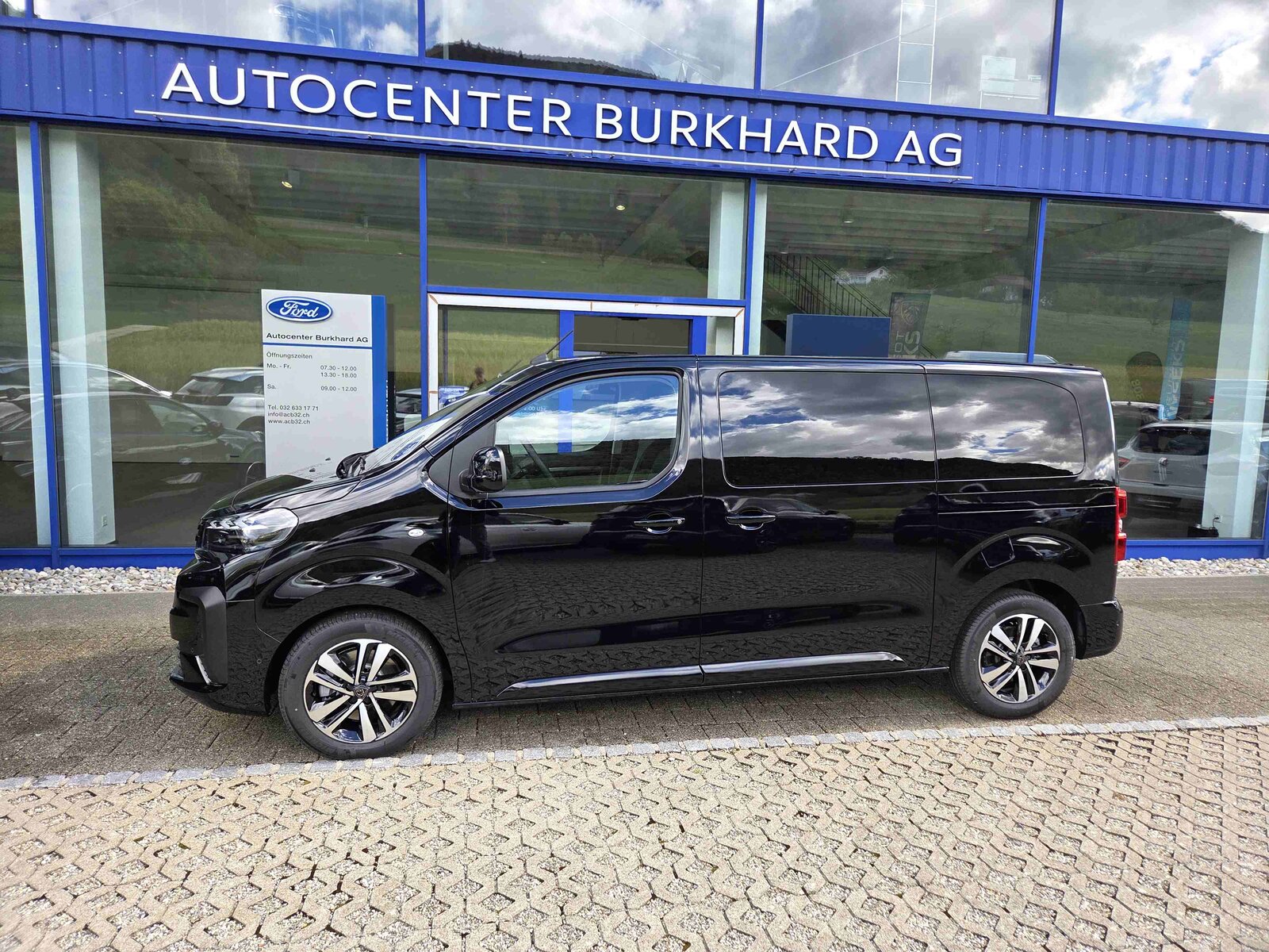 PEUGEOT Traveller Standard 2.2 BlueHDi 180  Family Edition S/S