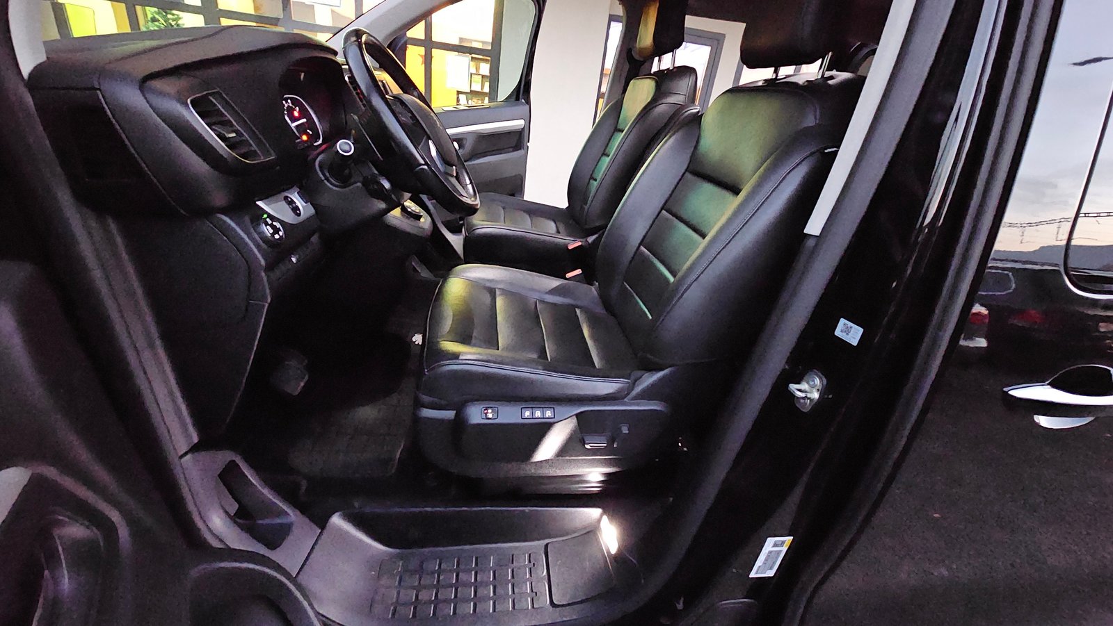 PEUGEOT Traveller 2.0 Diesel Business VIP Lang Automat, Diesel, Occasion / Gebraucht, Automat - 7