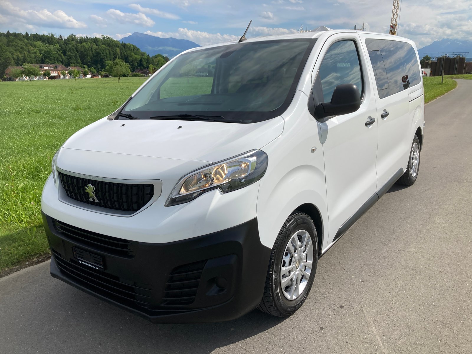 PEUGEOT Traveller 2.0 BlueHDi Active Standard 9 Plätzer
