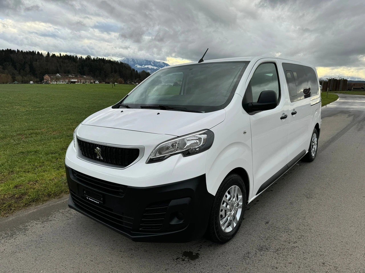 PEUGEOT Traveller 2.0 BlueHDi Active Standard 9 Sitzer