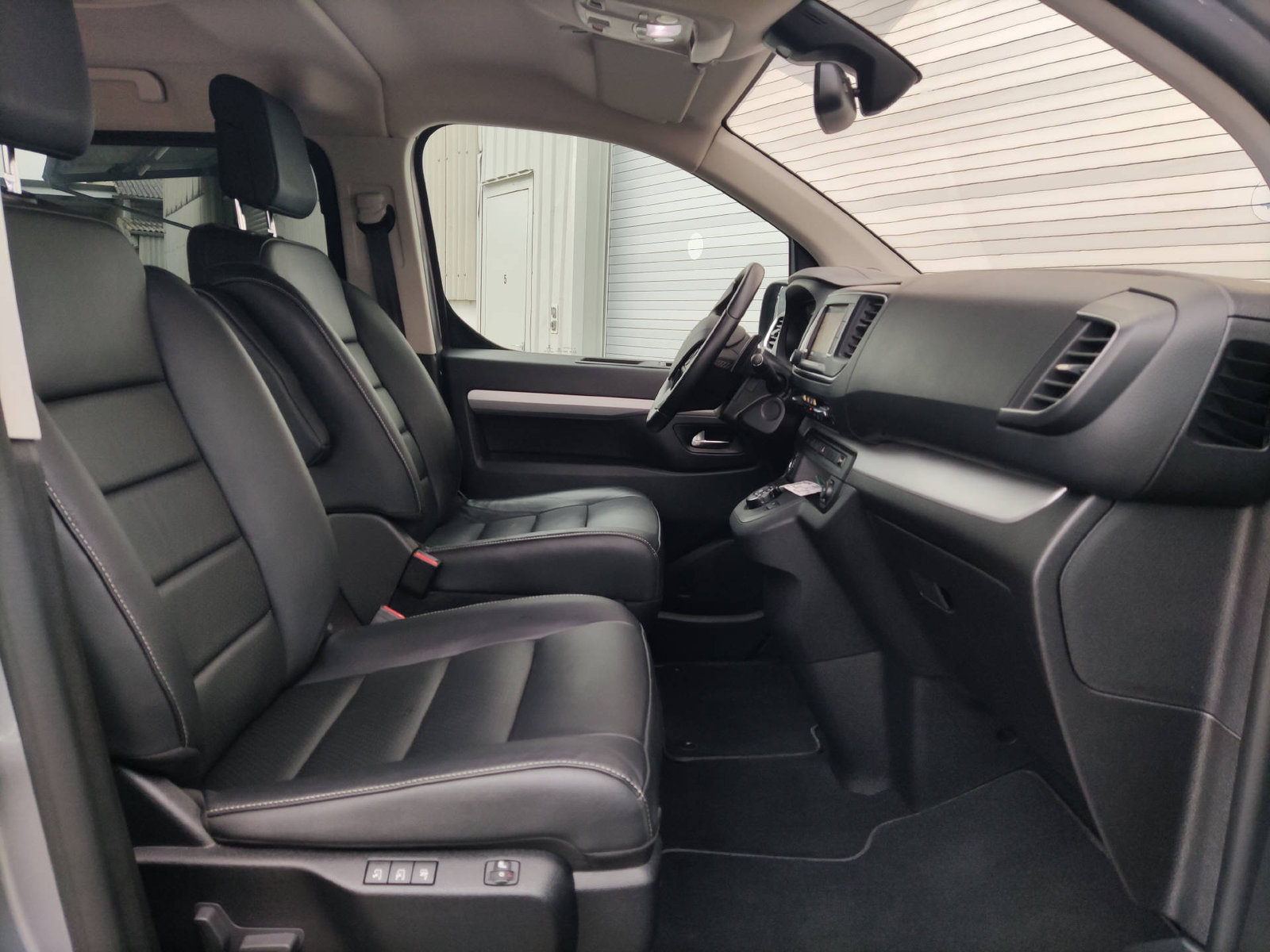 PEUGEOT Traveller Standard 2.0 BlueHDi 180 Business VIP S/S, Diesel, Occasion / Utilisé, Automatique - 6