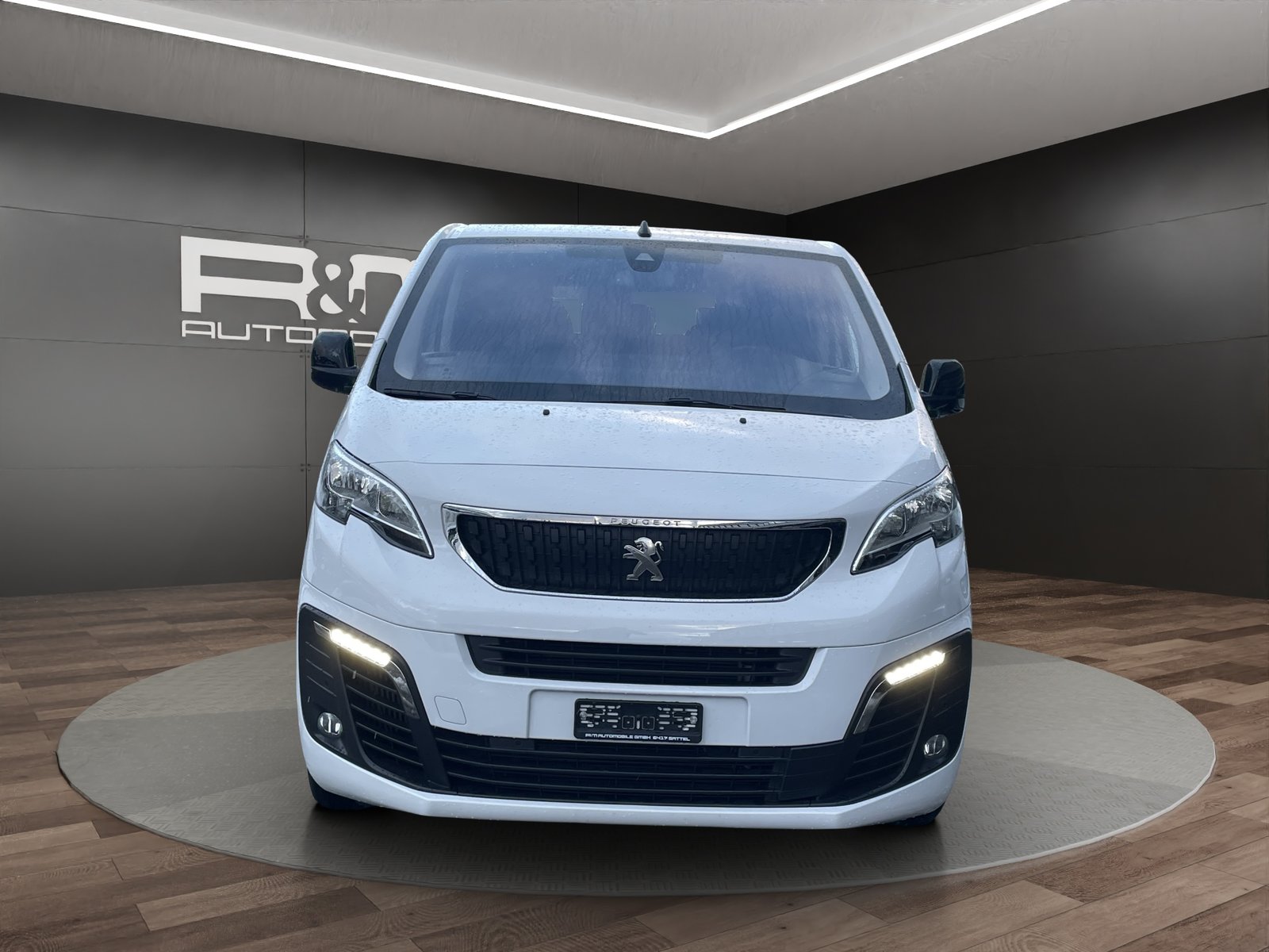 PEUGEOT Traveller 2.0 BlueHDi Business Standard EAT8, Diesel, Second hand / Used, Automatic - 2