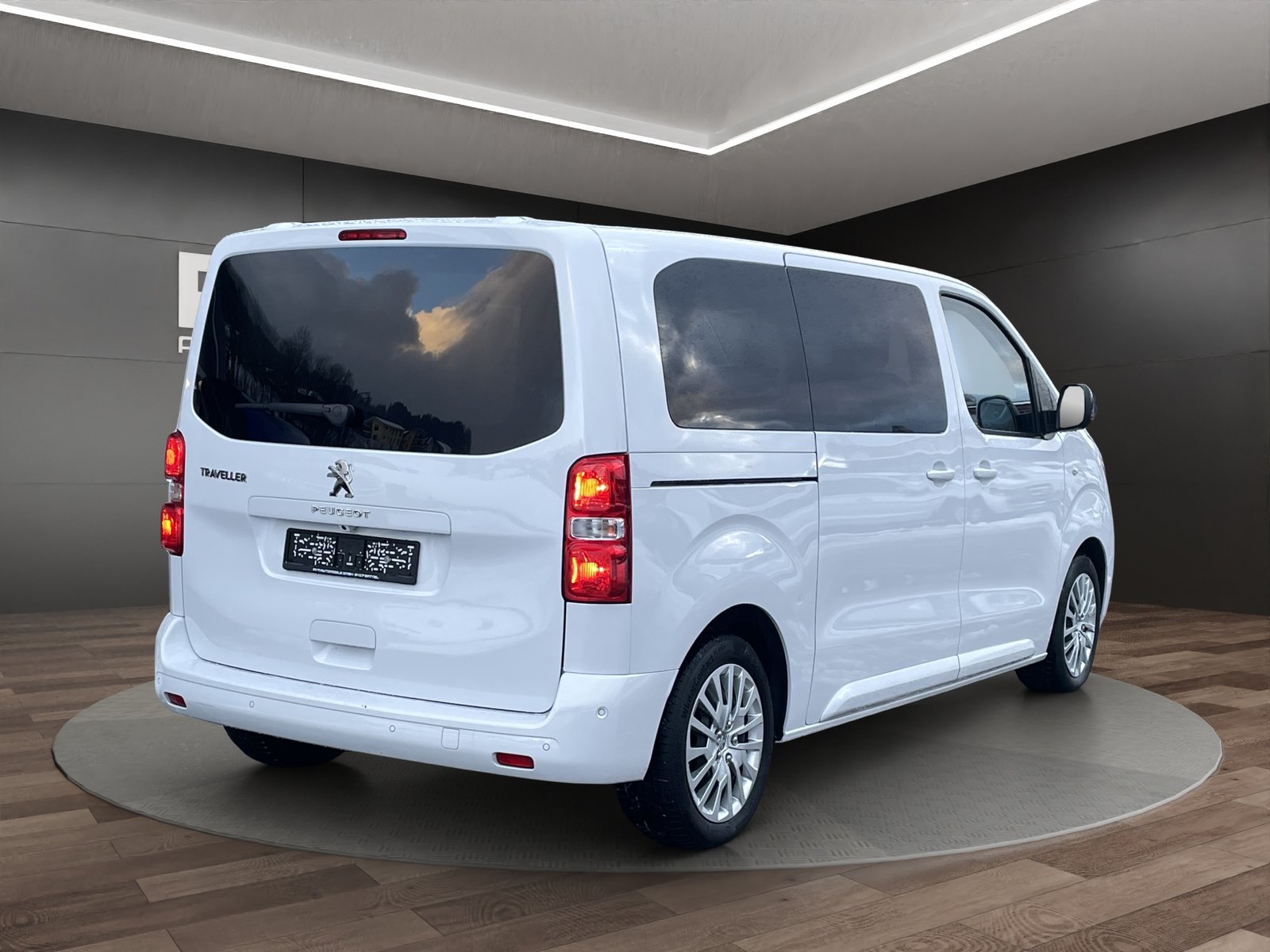 PEUGEOT Traveller 2.0 BlueHDi Business Standard EAT8, Diesel, Second hand / Used, Automatic - 4