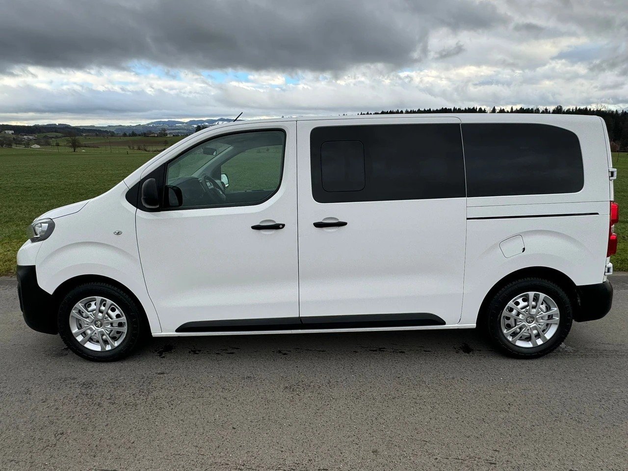PEUGEOT Traveller 2.0 BlueHDi Active Standard 9 Sitzer, Diesel, Occasioni / Usate, Manuale - 5