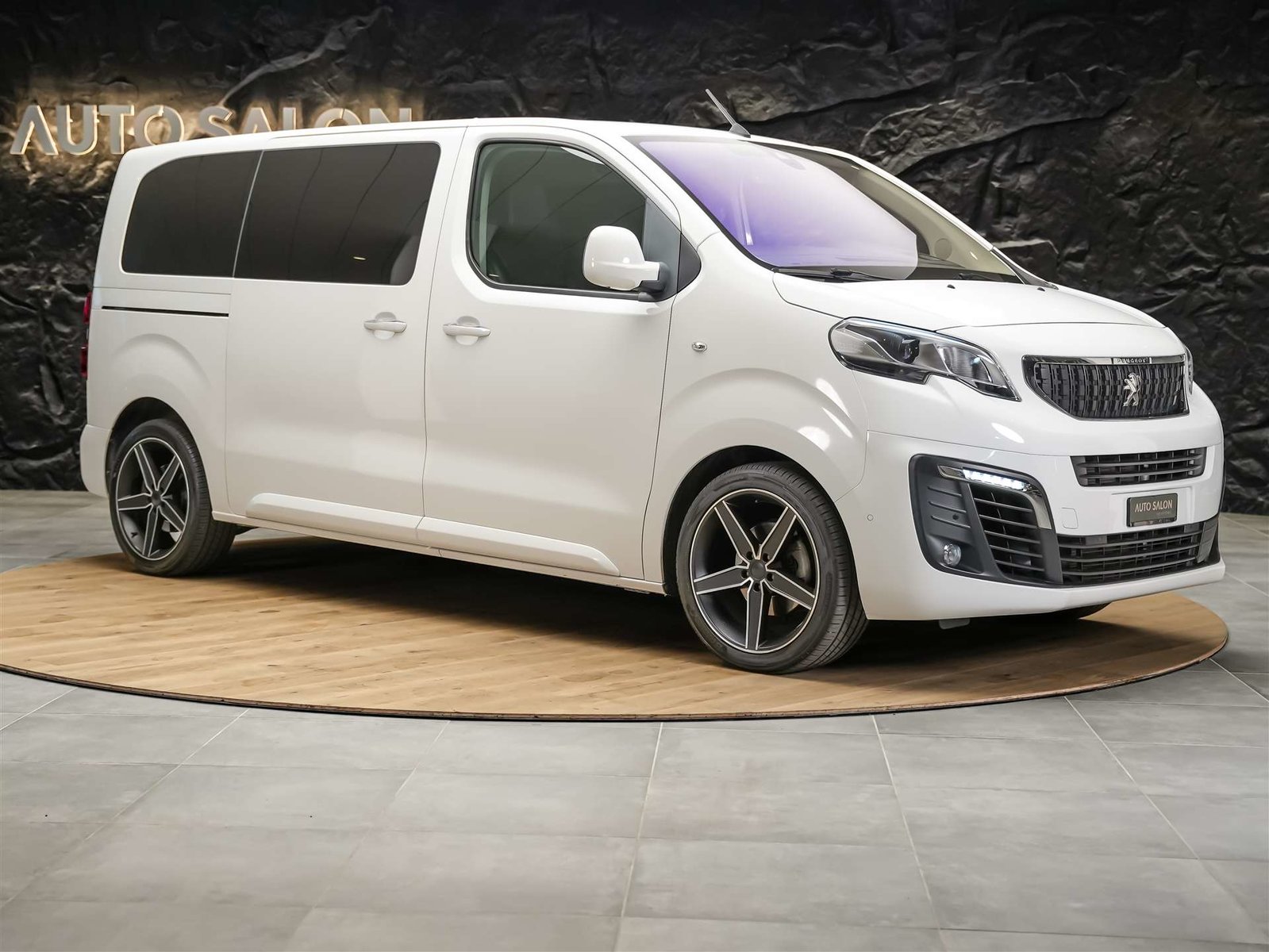 PEUGEOT Traveller 2.0 BlueHDi Business VIP Standard EAT *AHK, Diesel, Occasion / Gebraucht, Automatik - 6