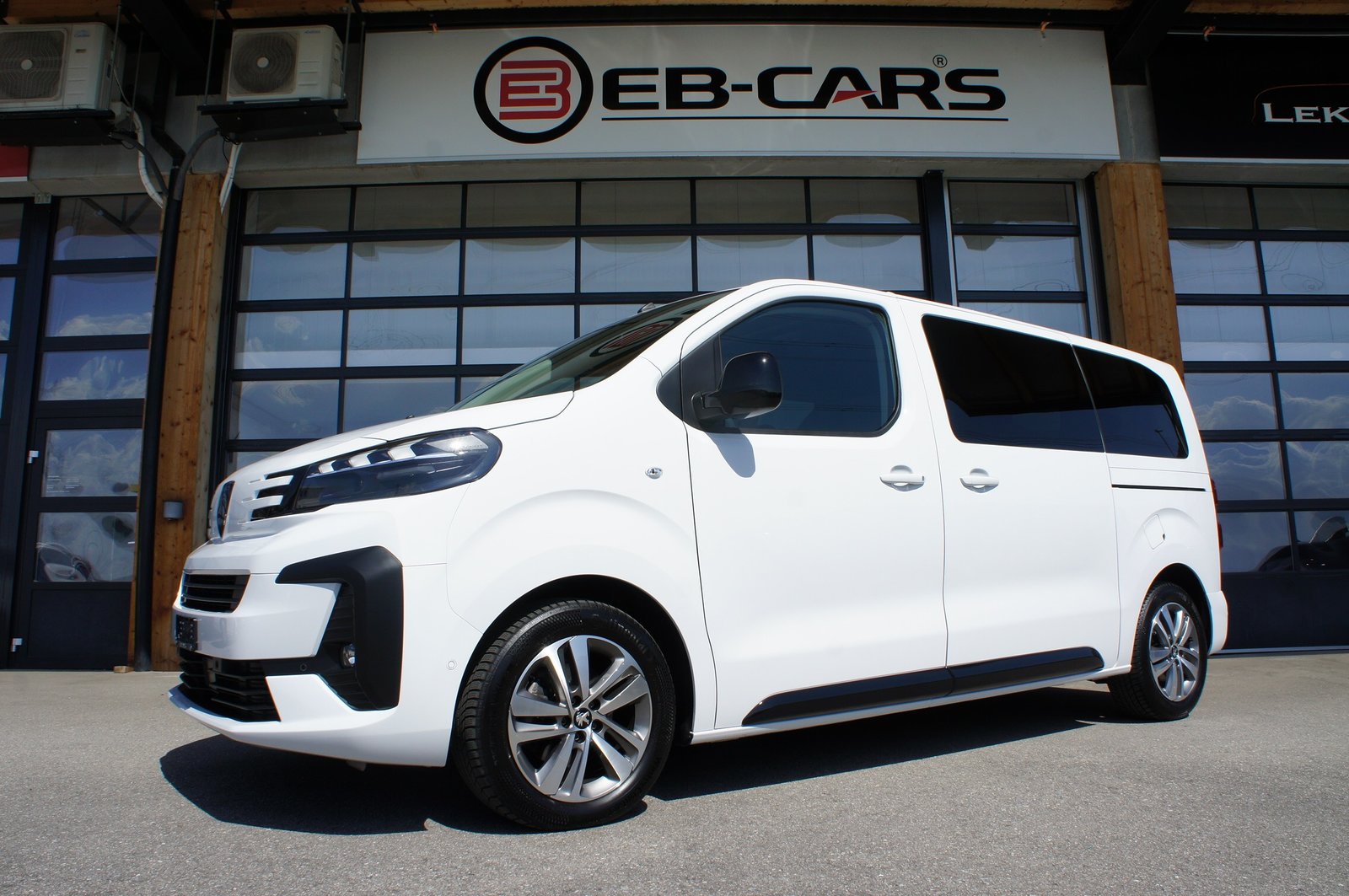 PEUGEOT Traveller 2.0 BlueHDi Business Standard EAT8