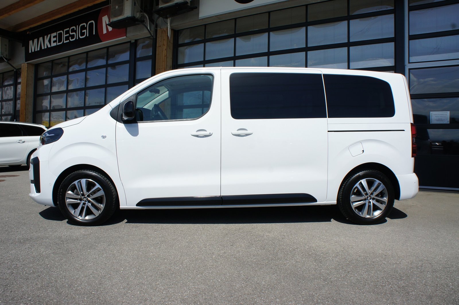 PEUGEOT Traveller 2.0 BlueHDi Business Standard EAT8, Diesel, Occasion / Utilisé, Automatique - 2