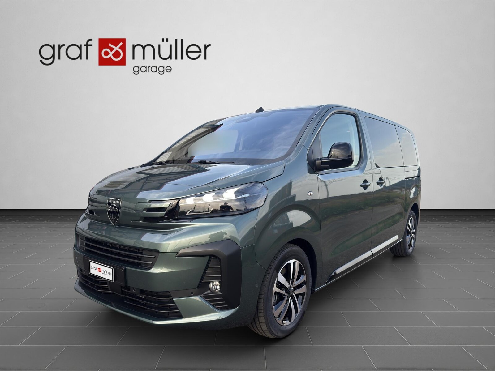 PEUGEOT Traveller Standard 2.2 BlueHDi 180 Family Edition S/
