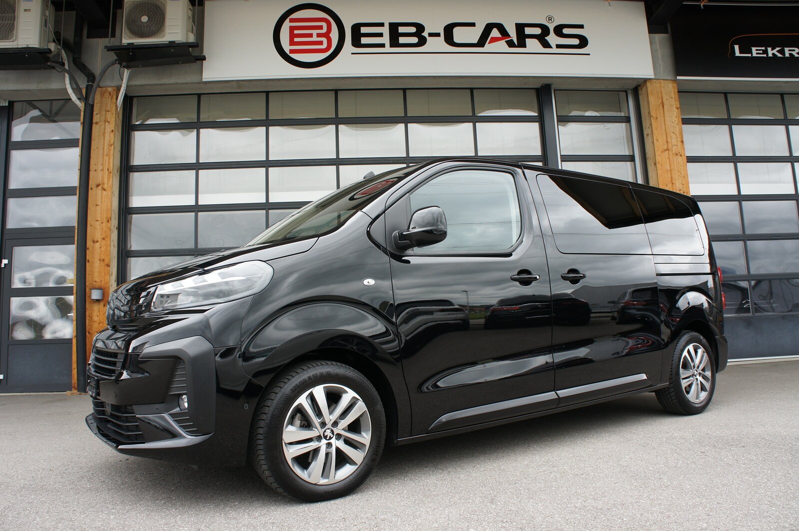 PEUGEOT Traveller 2.0 BlueHDi Business Standard EAT8