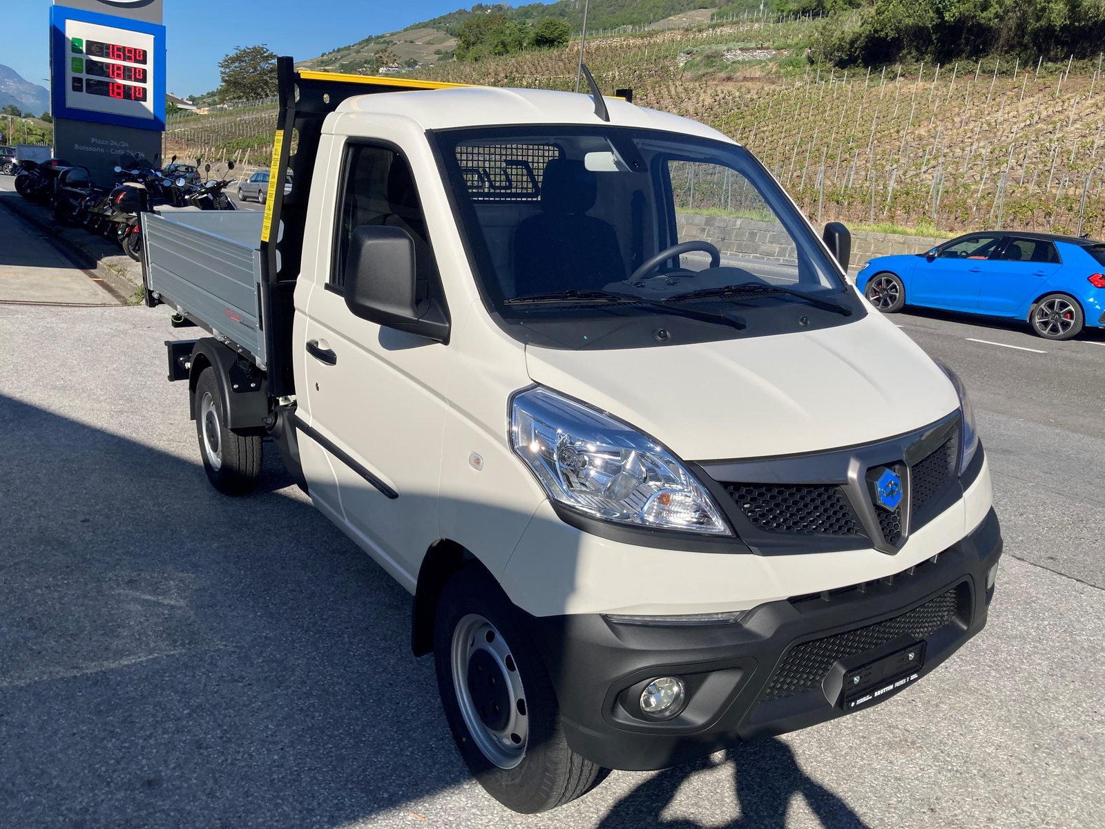 PIAGGIO Porter Kipper 1.5 CNG Pro Short Range, Erdgas (CNG) / Benzin, Neuwagen, Handschaltung - 2