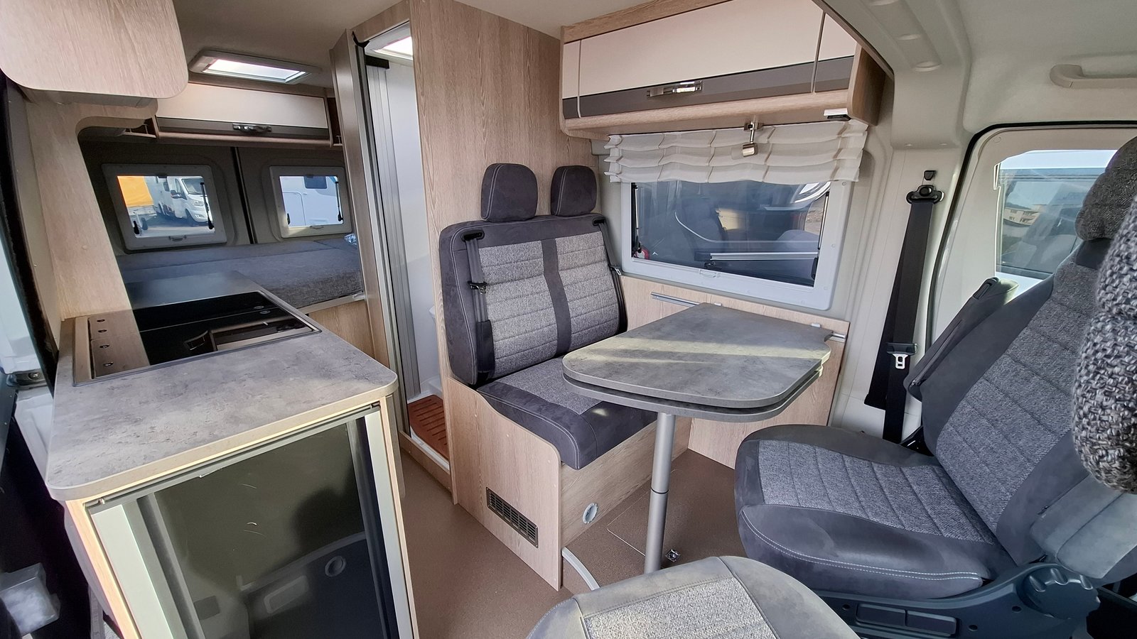 PÖSSL Summit 600 Plus Automatique 4 places (Chauffage diese, Diesel, New car, Automatic - 5