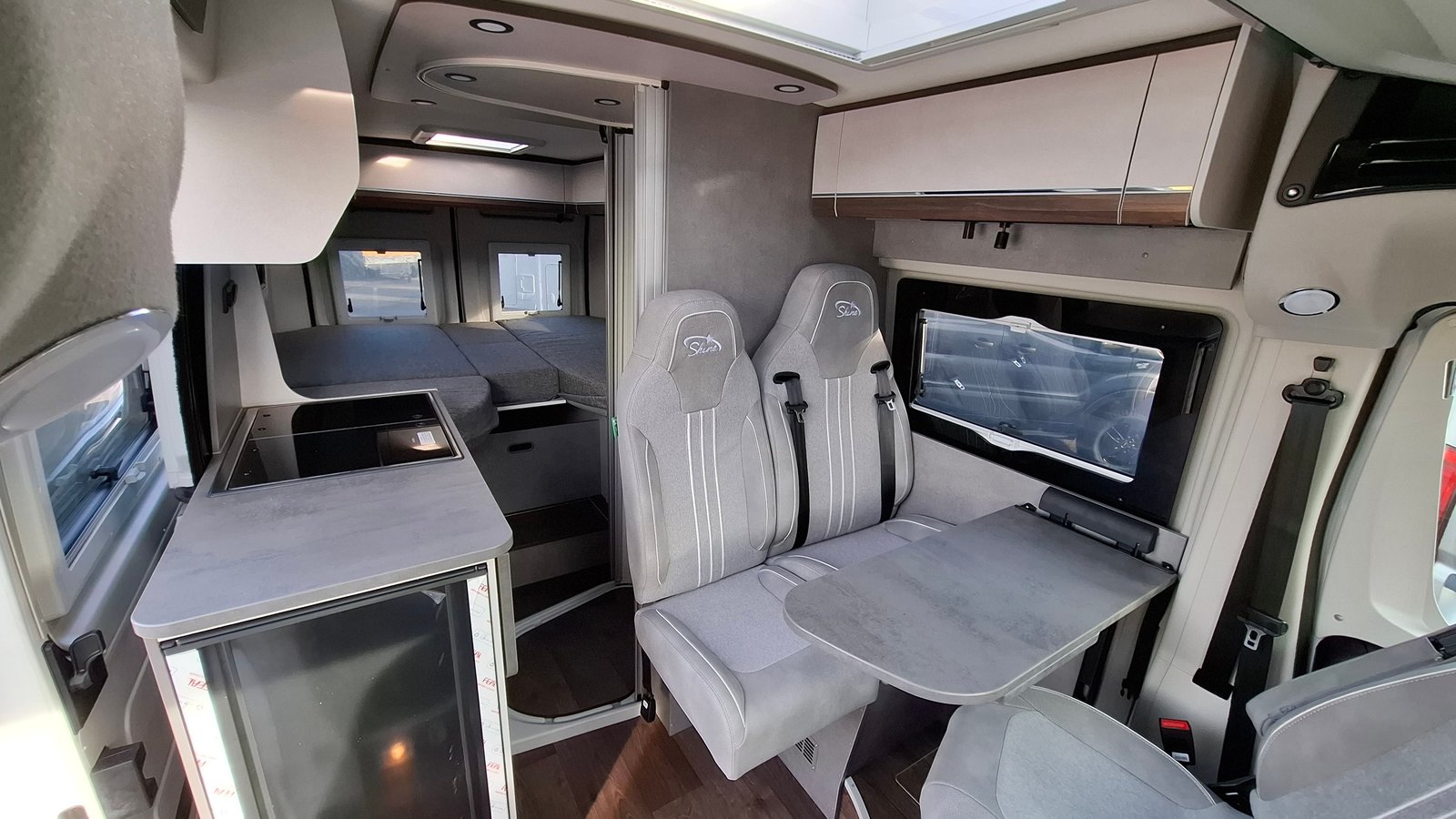 PÖSSL Summit Shine 600 LR Automatique 6 mètres (Chauffage, Diesel, Voiture nouvelle, Automatique - 5