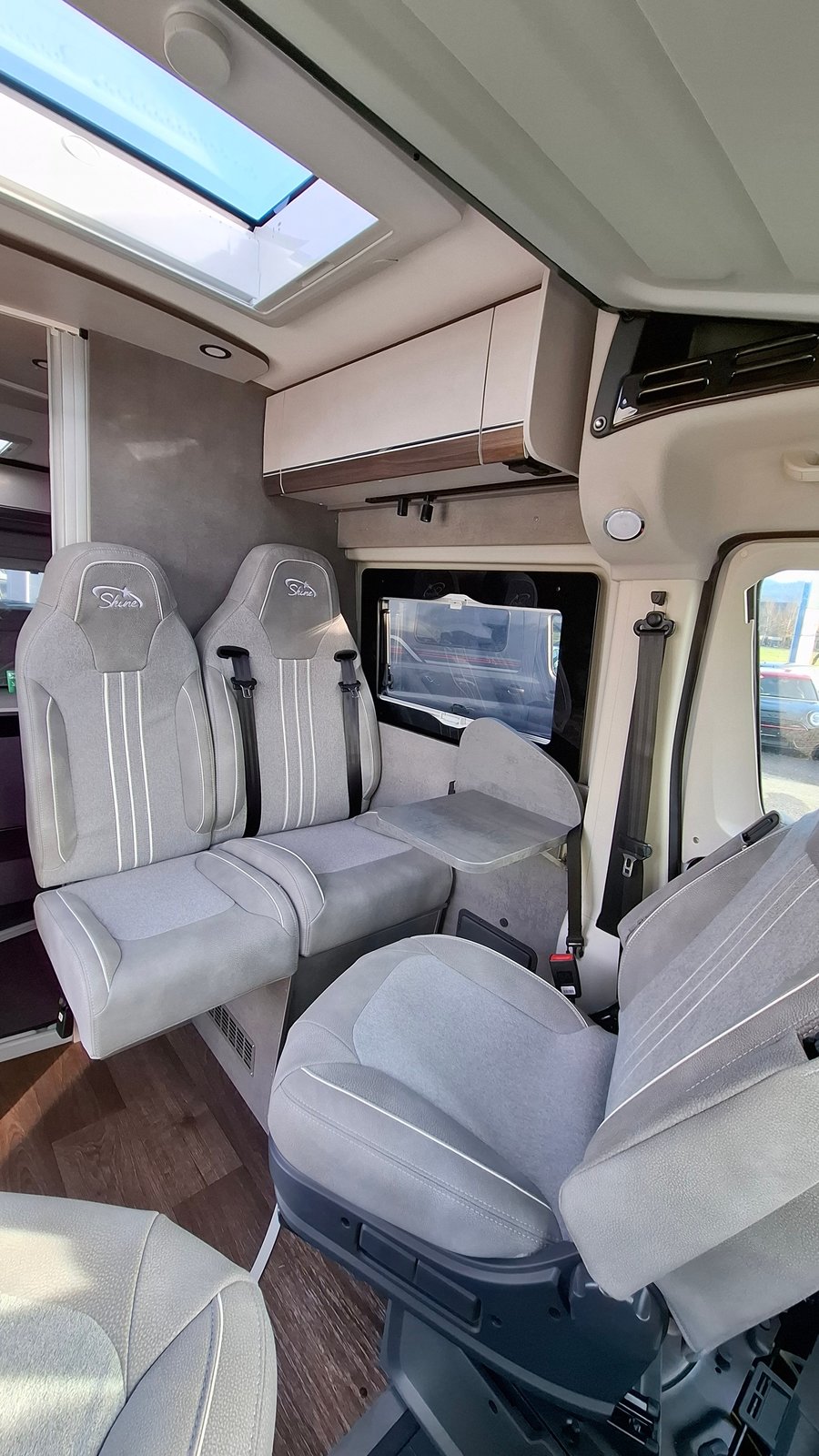 PÖSSL Summit Shine 600 LR Automatique 6 mètres (Chauffage, Diesel, Voiture nouvelle, Automatique - 6