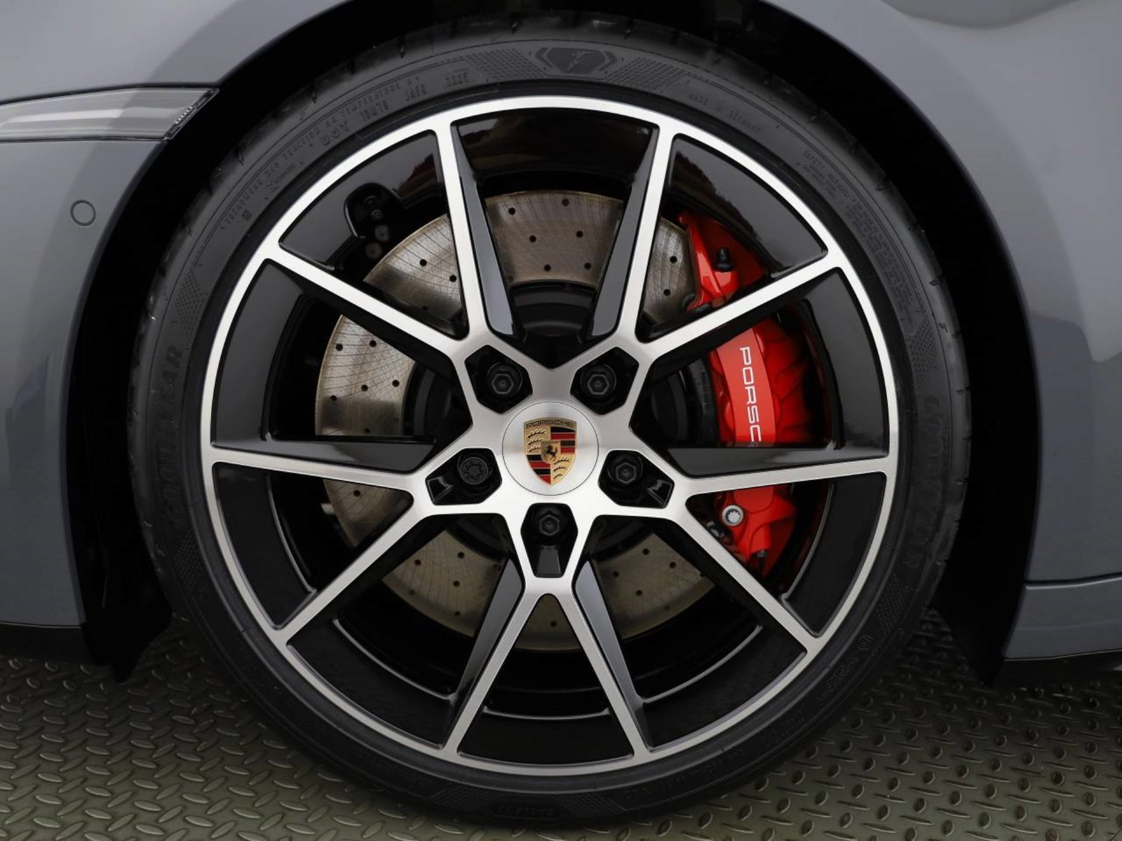 PORSCHE 911 Carrera 4 GTS Cabriolet, New car, Automatic - 6