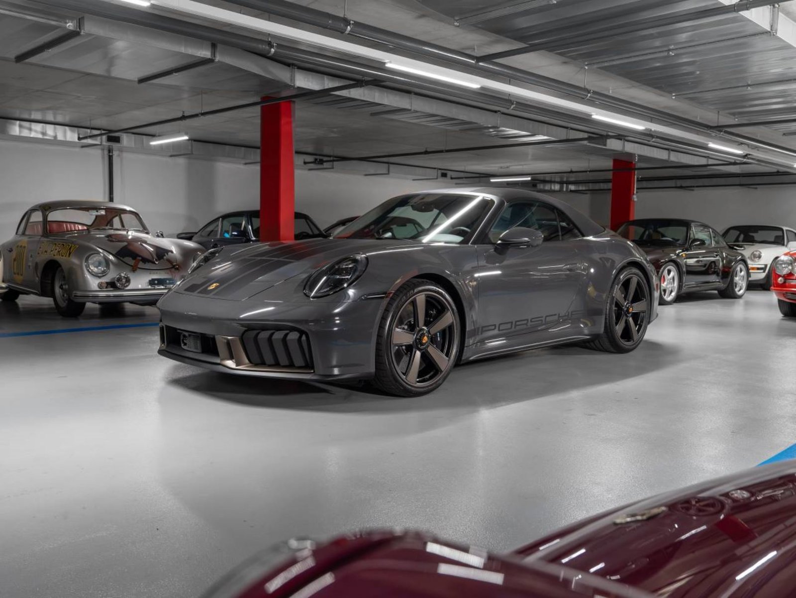 PORSCHE 911 Spirit 70, Mild-Hybrid Petrol/Electric, New car, Automatic - 6