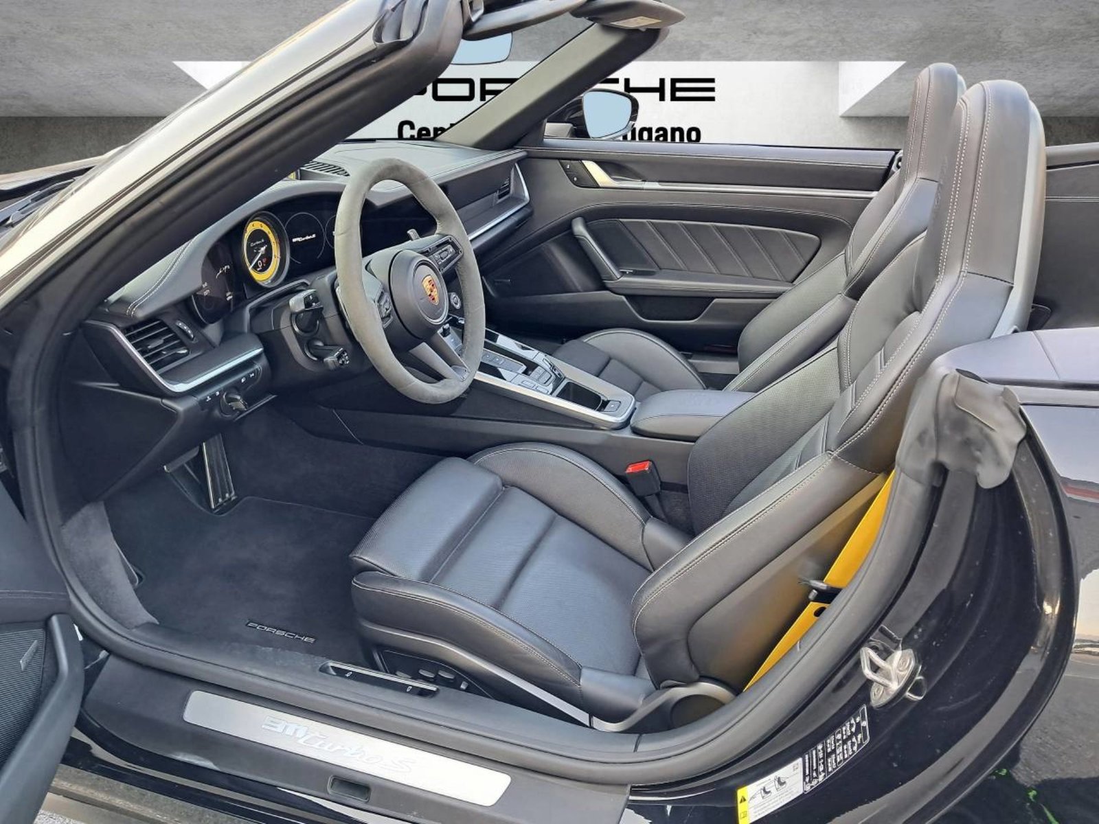 PORSCHE 911 Turbo S Cabriolet, Petrol, Second hand / Used, Automatic - 4