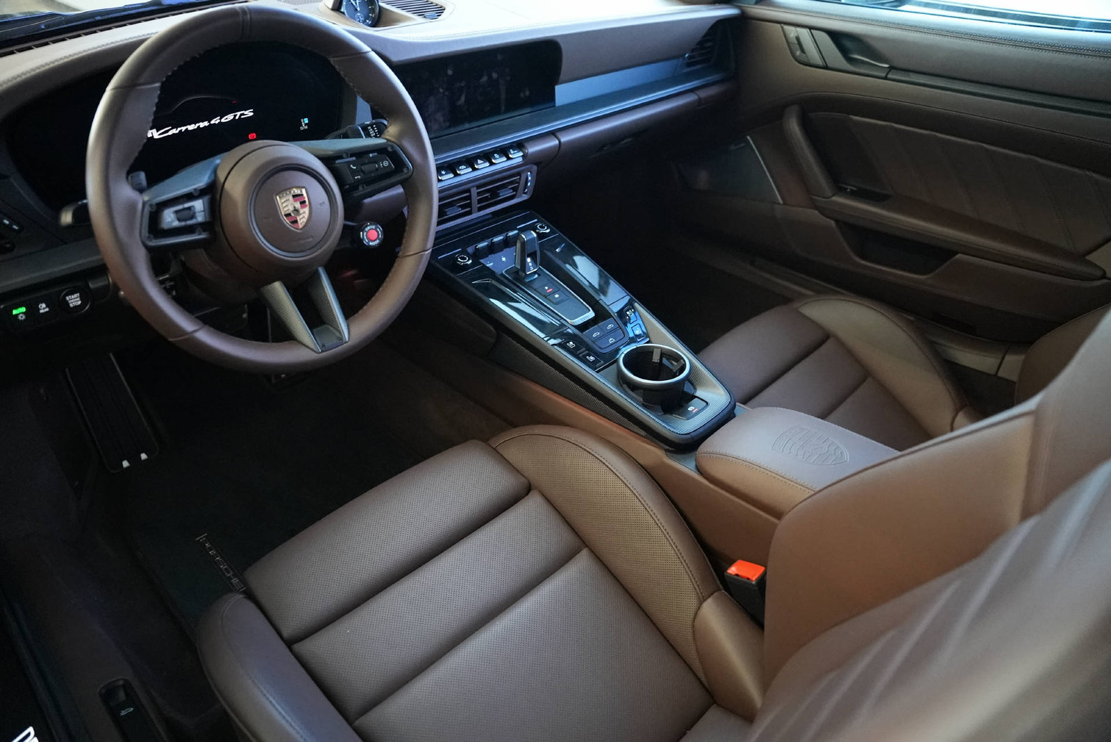 PORSCHE 911 Carrera 4 GTS Cabriolet Aventuringrün, Hybride Léger Essence/Électricité, Occasion / Utilisé, Automatique - 7