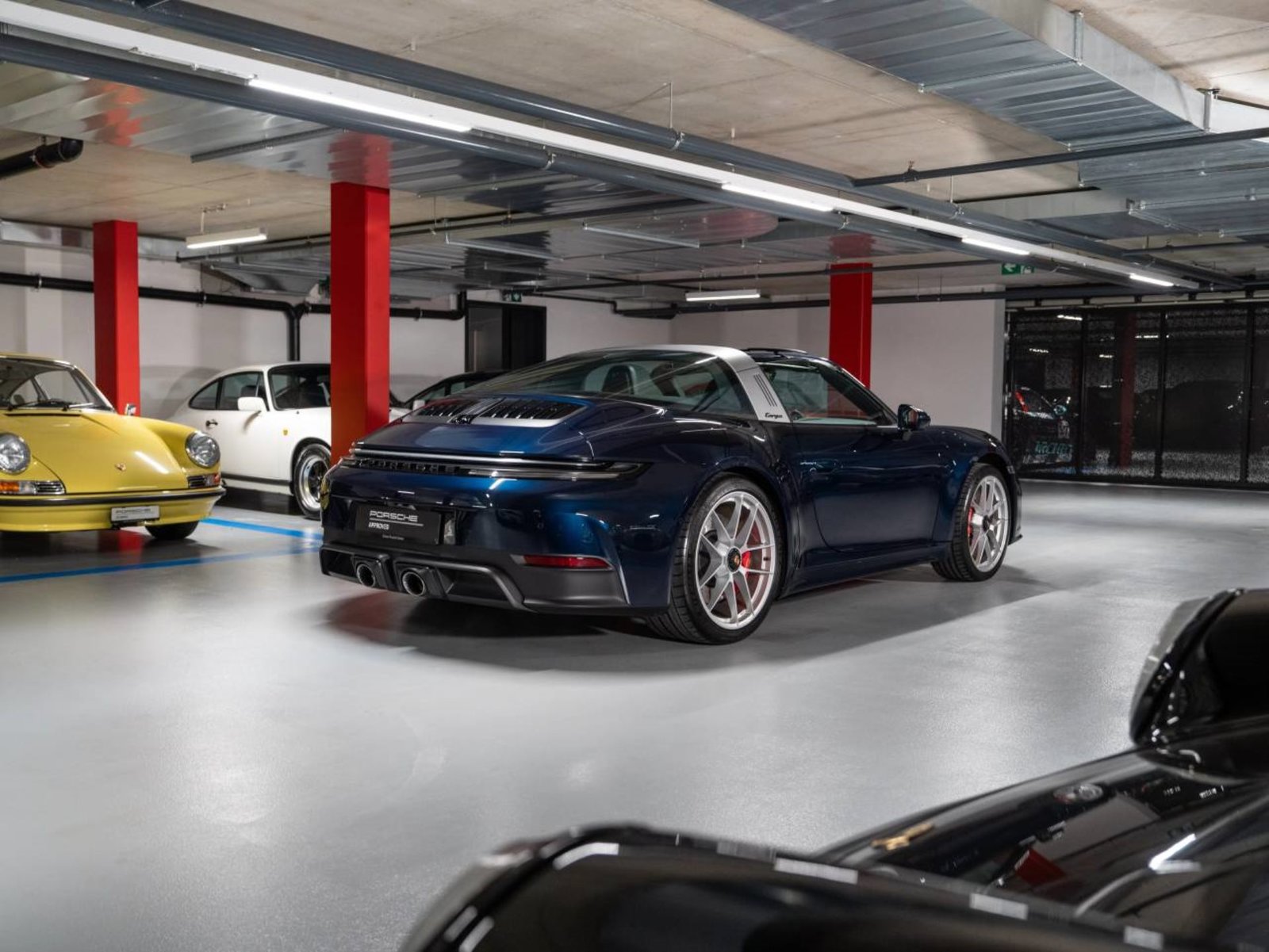 PORSCHE 911 Targa 4 GTS, Mild-Hybrid Petrol/Electric, Second hand / Used, Automatic - 3