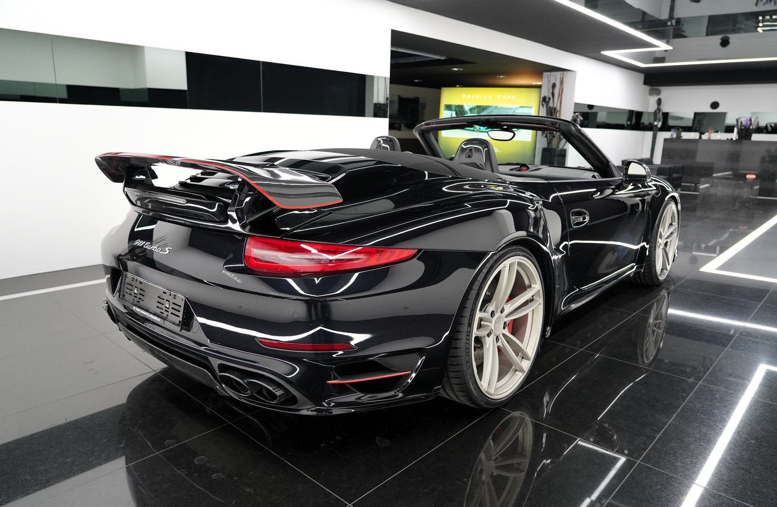 PORSCHE 911 Turbo S Cabrio, Petrol, Second hand / Used, Automatic - 4