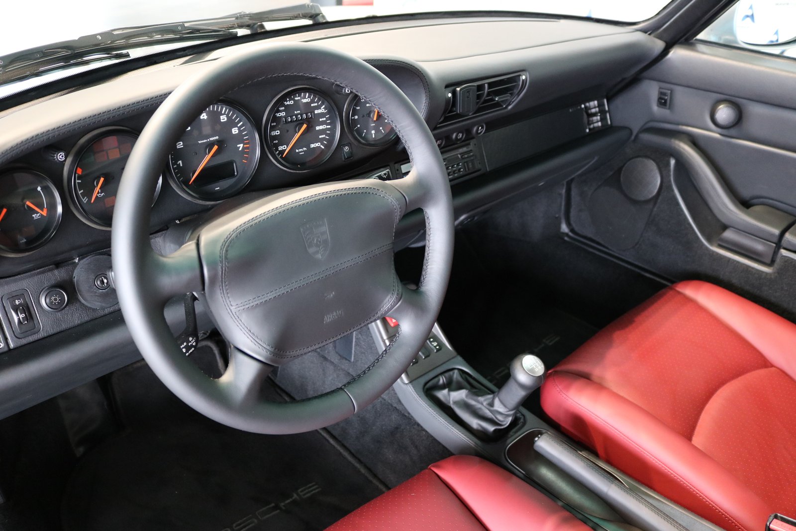PORSCHE 911 Carrera 4 Cabrio, Petrol, Second hand / Used, Manual - 3