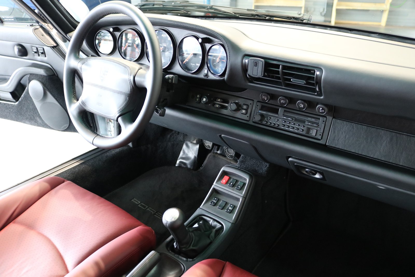 PORSCHE 911 Carrera 4 Cabrio, Petrol, Second hand / Used, Manual - 4