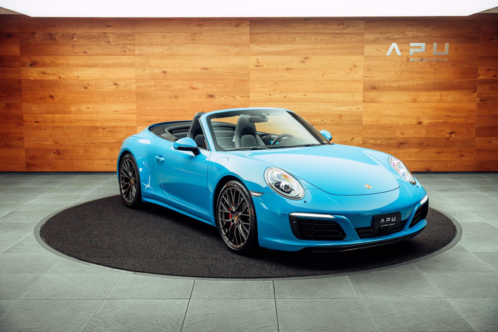 PORSCHE 911 Carrera 4S Cabrio PDK Miamiblau